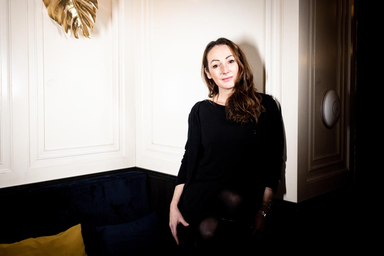 L'autrice de «La Dame couchée», Sandra Vanbremeersch a reçu le prix littéraire du Parisien Week-End, au Moulin de la Galette, à Paris (XVIIIe). Moland Fengkov