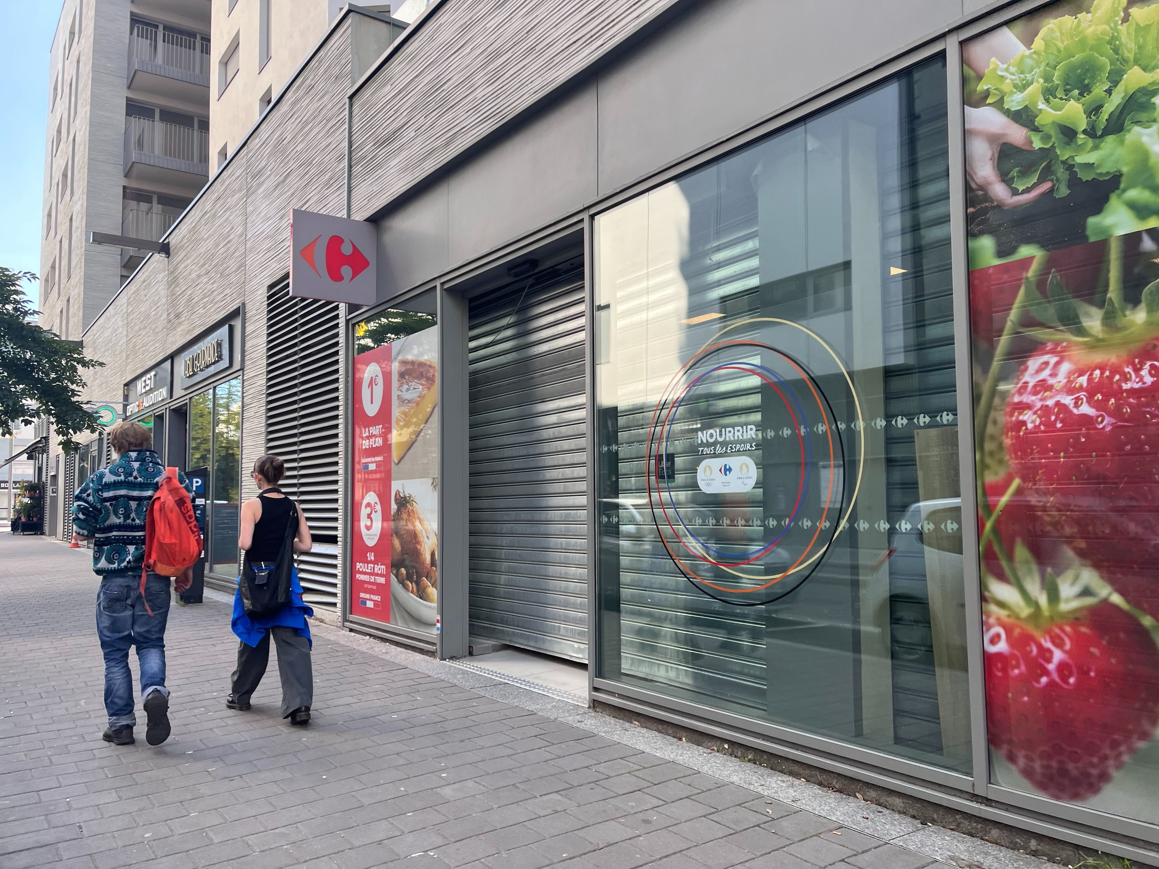 Massy, dimanche 15 septembre 2024. Le Carrefour Market situé dans le quartier Atlantis à Massy est resté fermé tout ce dimanche après un cambriolage. LP/Nolwenn Cosson