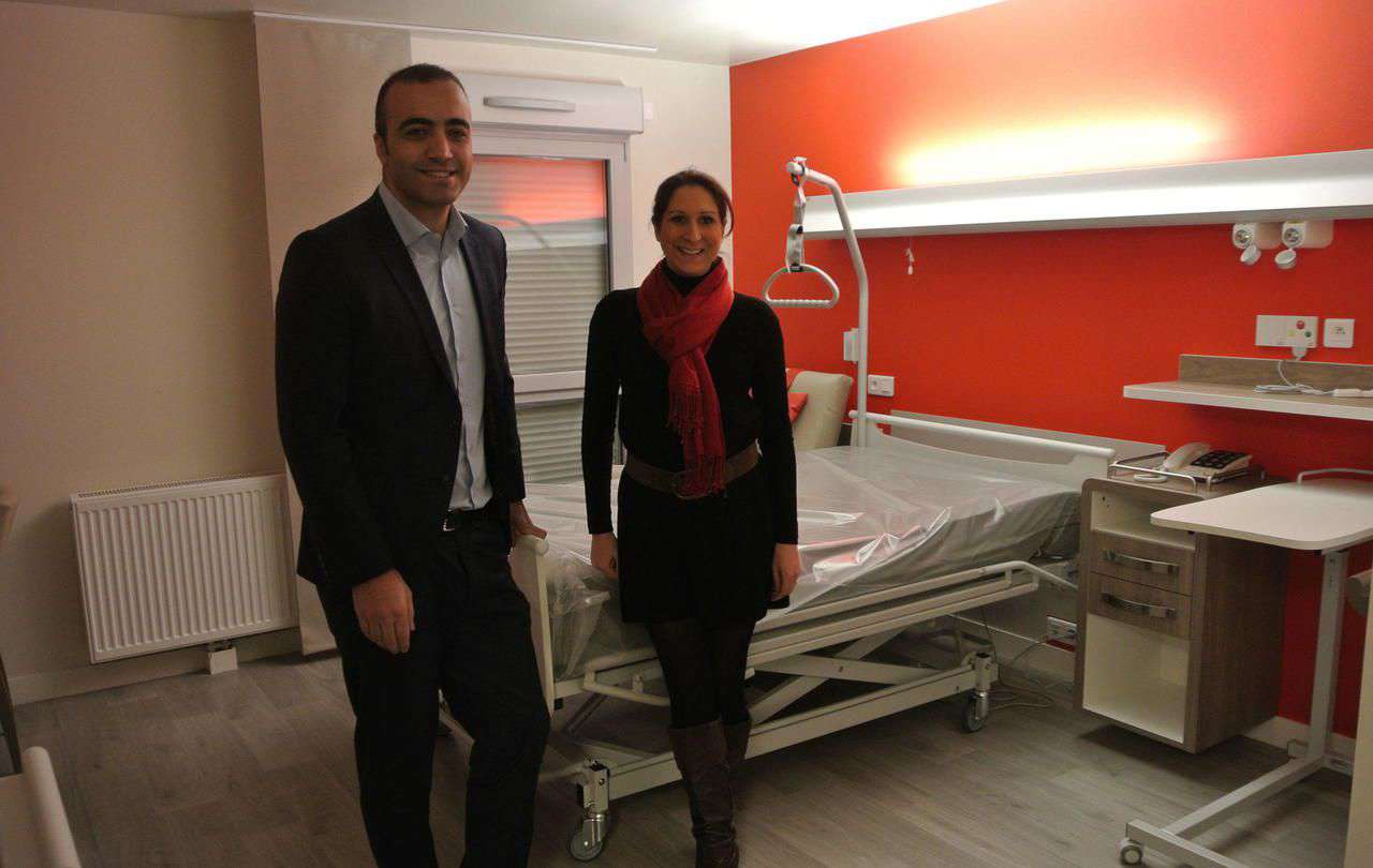 <b></b> Guyancourt. Cédric Erdogan et Chloé Planchon dirigent la clinique Korian le Grand Parc, qui ouvre ses portes ce mercredi. Elle comprend un établissement de soins de suite et de réadaptation, un hôpital de jour et un centre d’hospitalisation à domicile. 