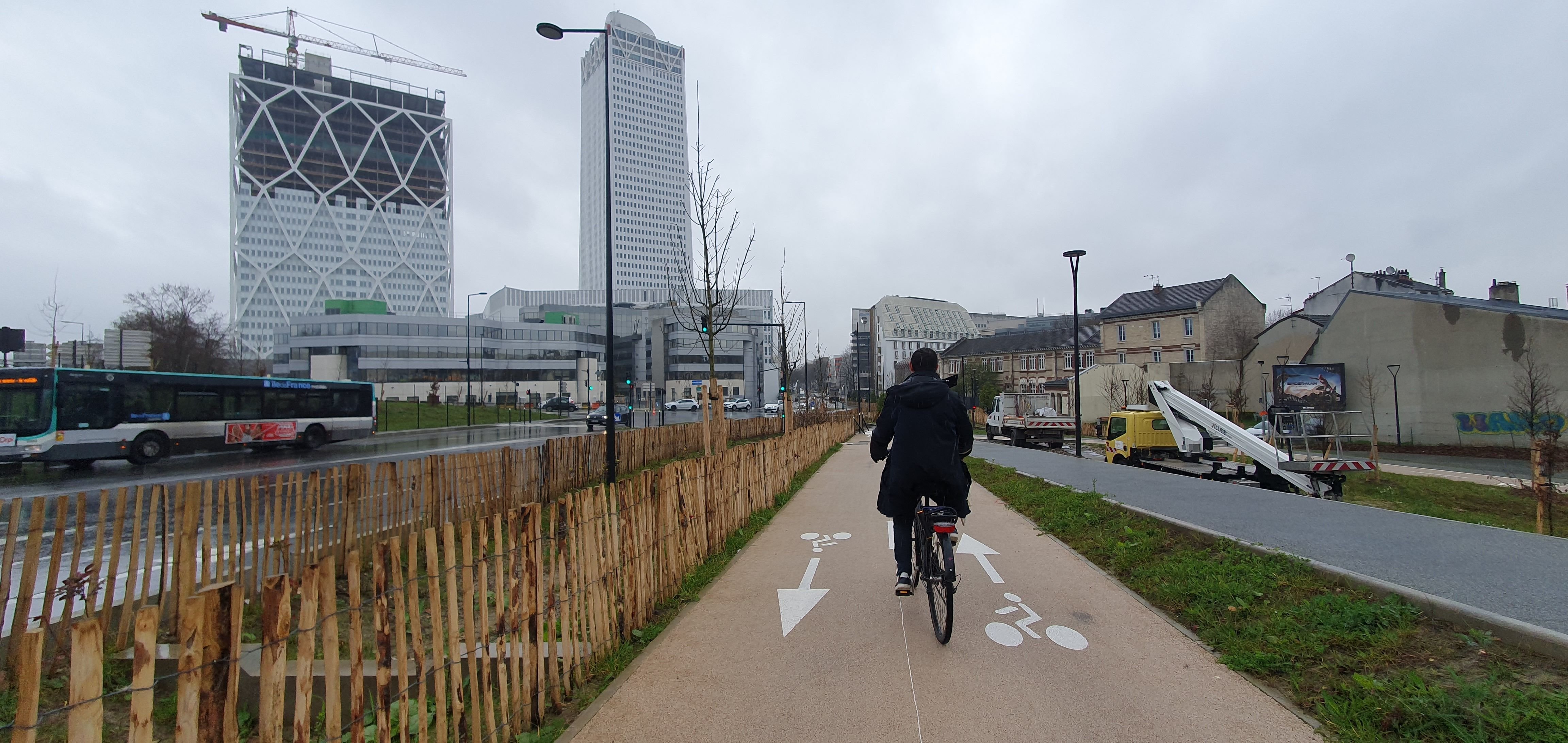 Saint-Denis (Seine-Saint-Denis), le 12 mars 2024. Les associations de cyclistes auraient apprécié être plus associées à l'aménagement des pistes cyclables du nouvel échangeur de l'A86 à Pleyel. LP/Claire Guédon