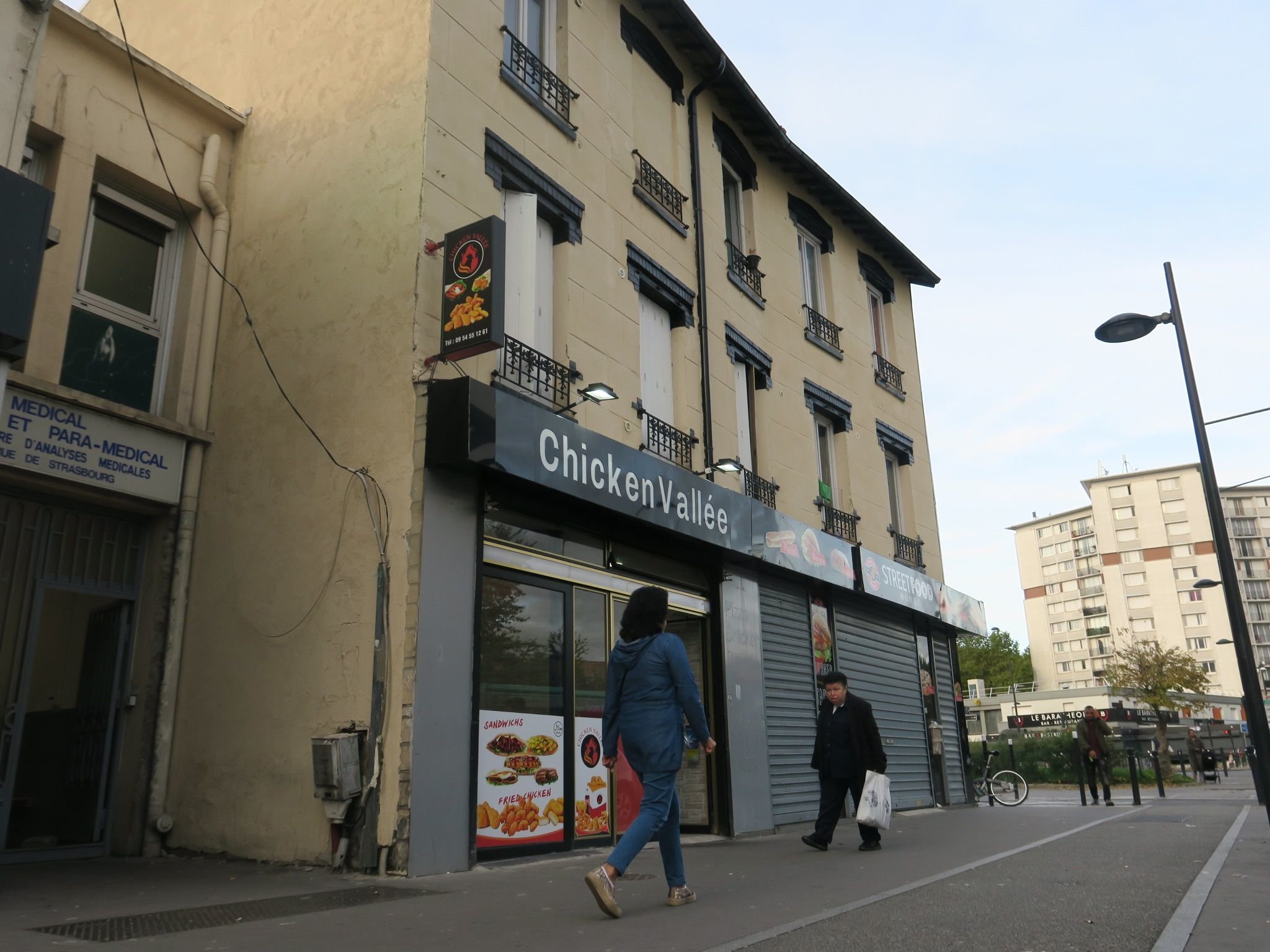 Saint-Denis (Seine-Saint-Denis), le 18 octobre 2022. C'est dans cet immeuble, au 93 rue de Strasbourg, que l'on reproche à Samy Brami d'avoir mis en location des logements insalubres. A.L.