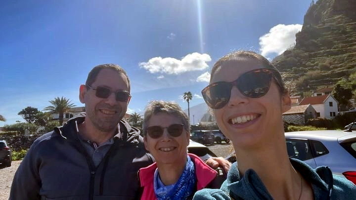 Johanna Blond (à droite) avec ses parents Laurent et Véronique, lors de leur premier jour de vacances sur l'ile de Madère, le 16 mars. DR