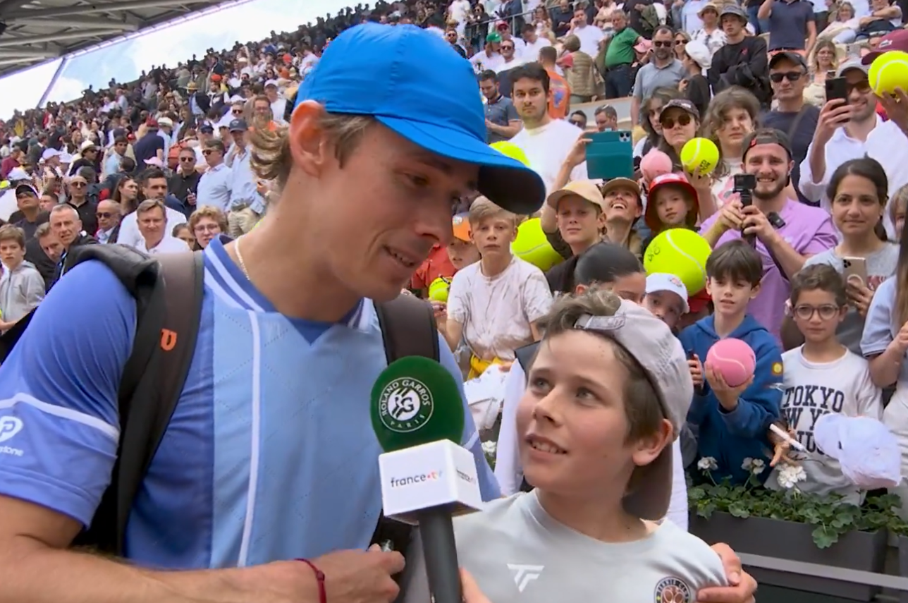 Paul, 14 ans, accompagne Alex de Minaur lors de tous ses matchs à Roland-Garros.