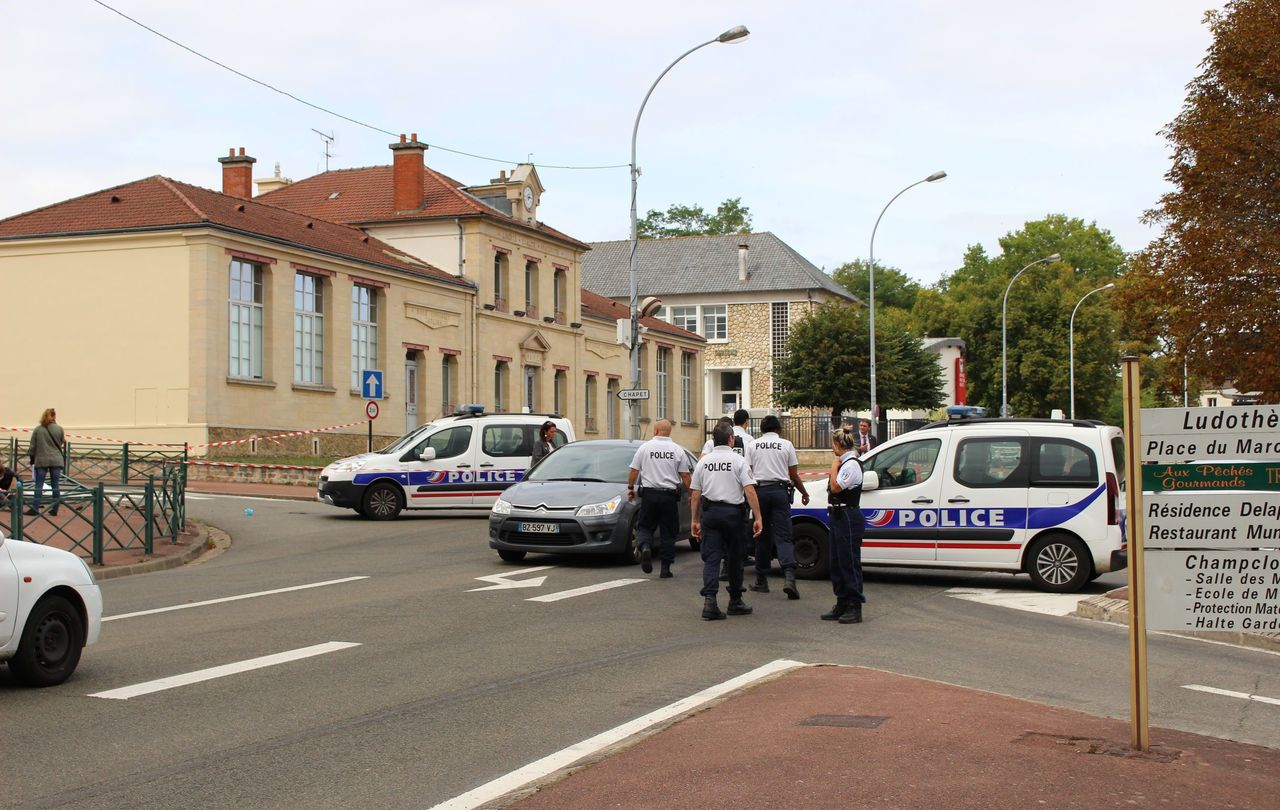 <b></b> Verneuil-sur-Seine, le 6 septembre. Après avoir renversé le jeune policier pour échapper à son interpellation, le chauffard avait abandonné son véhicule dans la forêt de Verneuil. 