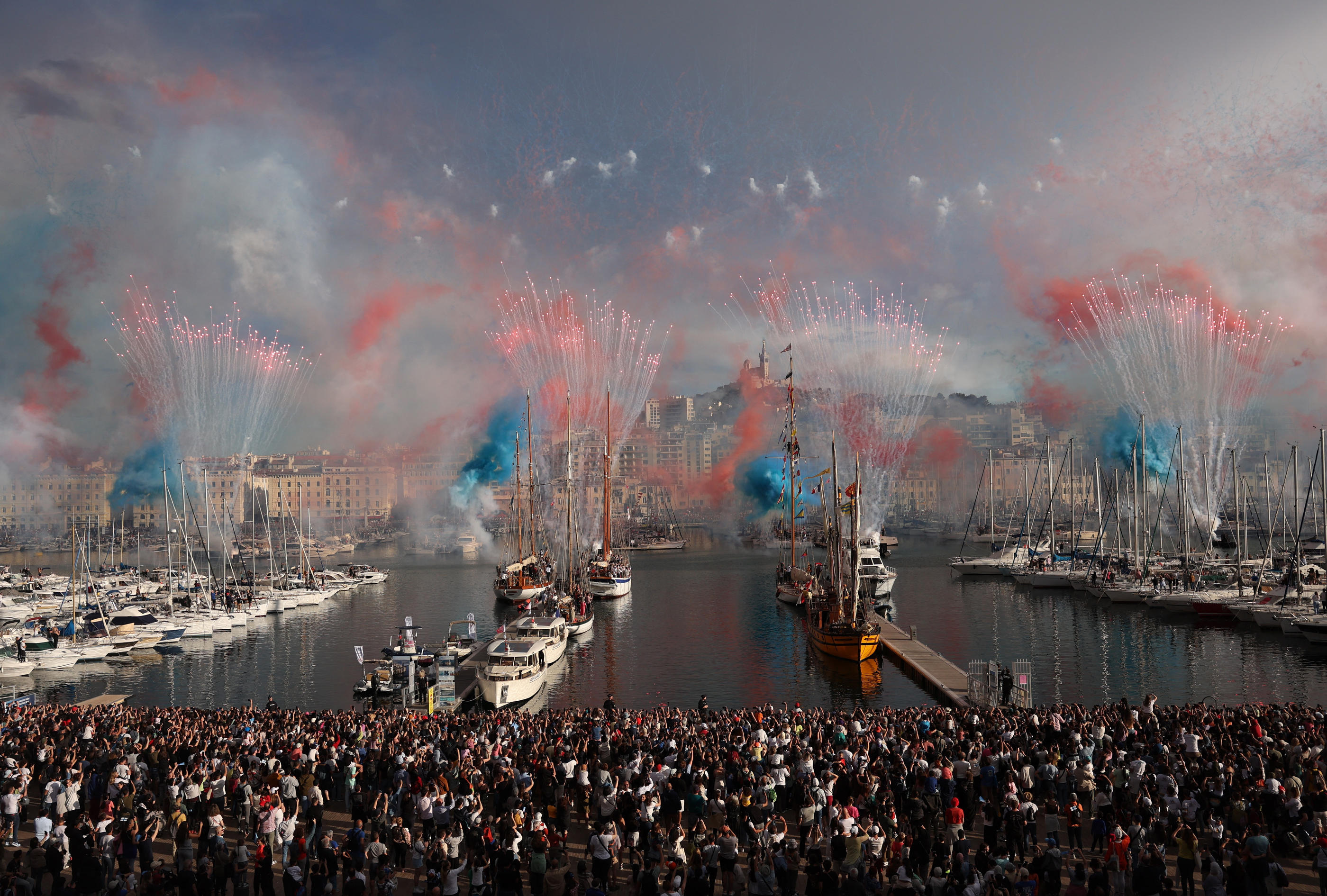 Le Belem est arrivé dans le Vieux-Port de Marseille à 19 heures ce mercredi. REUTERS/Manon Cruz