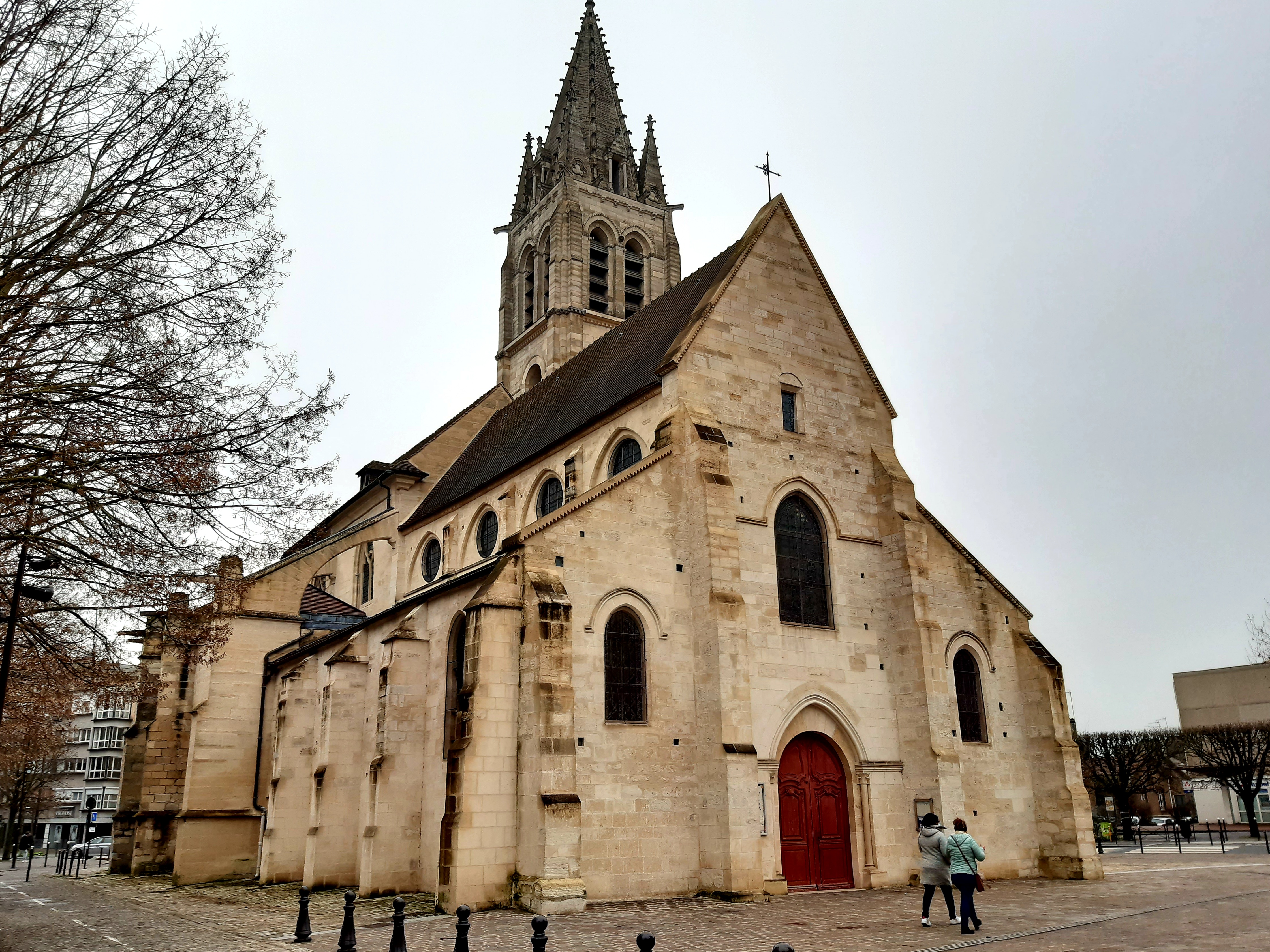 Vitry-sur-Seine ( Val-de-Marne). L'église Saint-Germain fait partie des lieux de culte qui avaient été ciblés par la bande de pilleurs. LP/Fanny Delporte