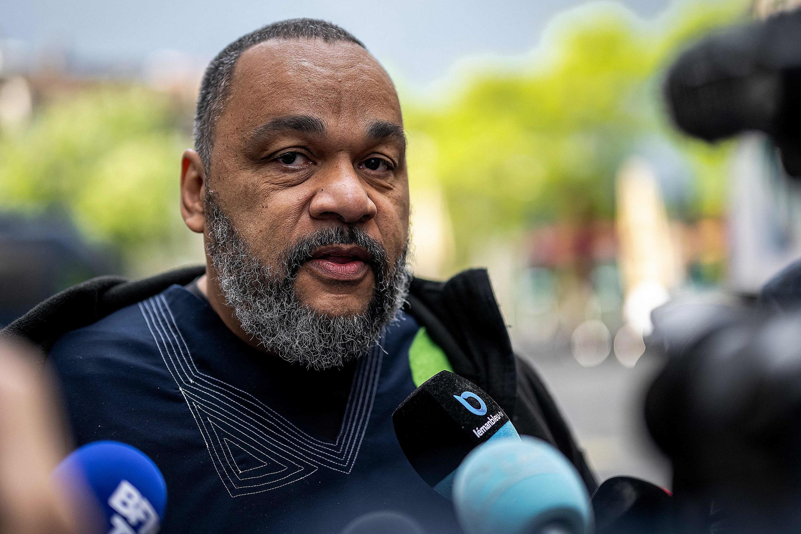 Paris : la préfecture interdit le spectacle de Dieudonné dans son «  Dieudobus » - Le Parisien