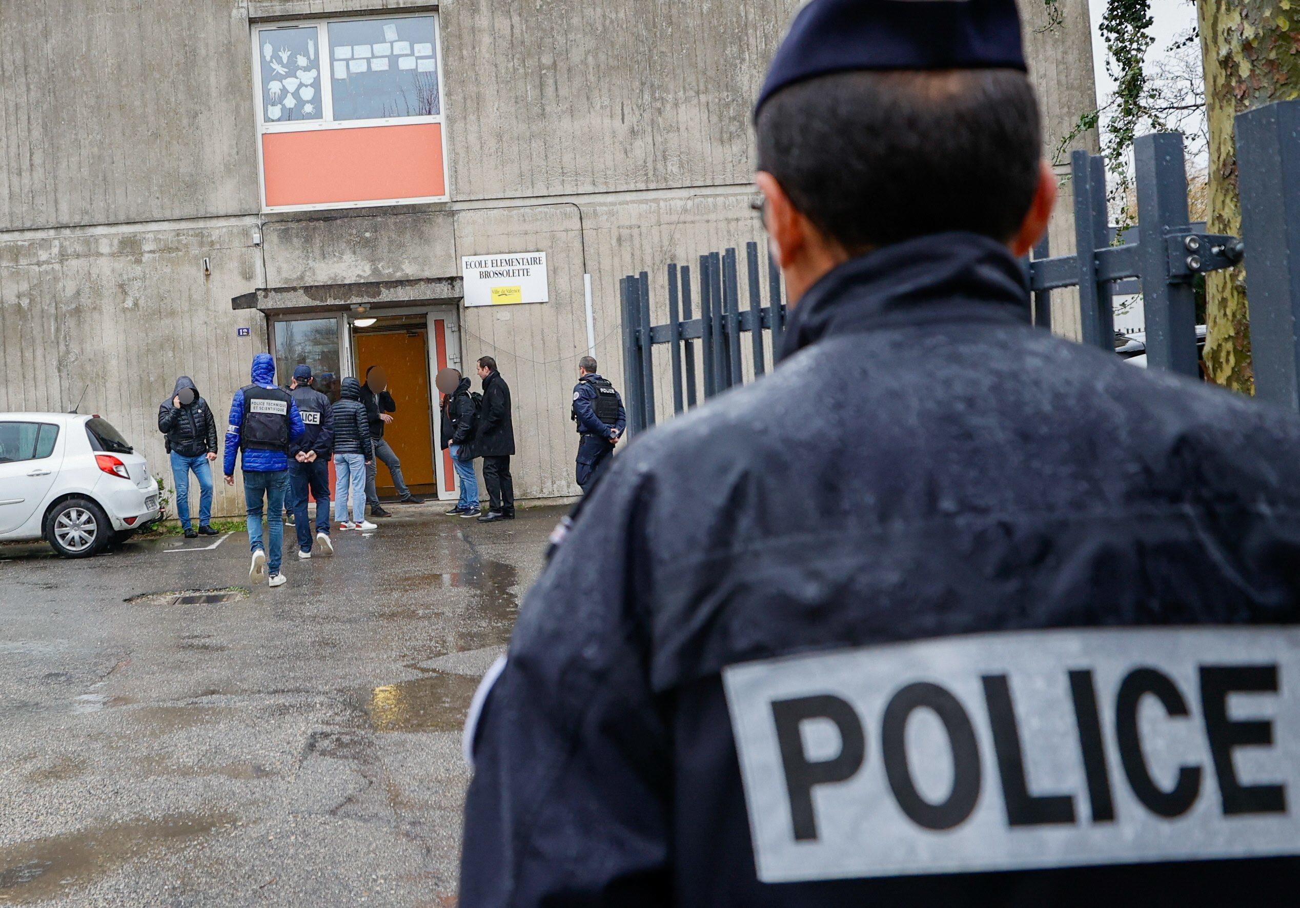 Des enfants d'une école de Valence sont restés confinés mardi après-midi après des coups de feu tout près de l'établissement. PhotoPQR/Le Dauphiné/Fabrice Hébrard
