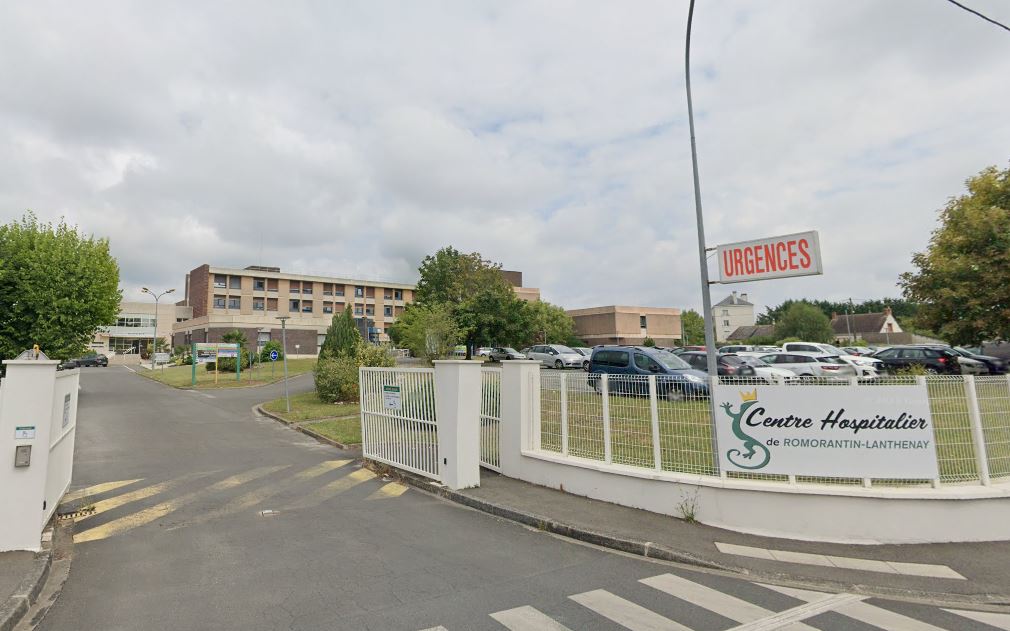 Avant de mettre fin à ses jours, Liliane, 84 ans, qui venait tout juste de perdre son mari le 27 mars dernier, avait été admise à l’hôpital de Romorantin-Lanthenay (Loir-et-Cher) et en était ressortie deux jours après. (Capture d'écran) Google Street view