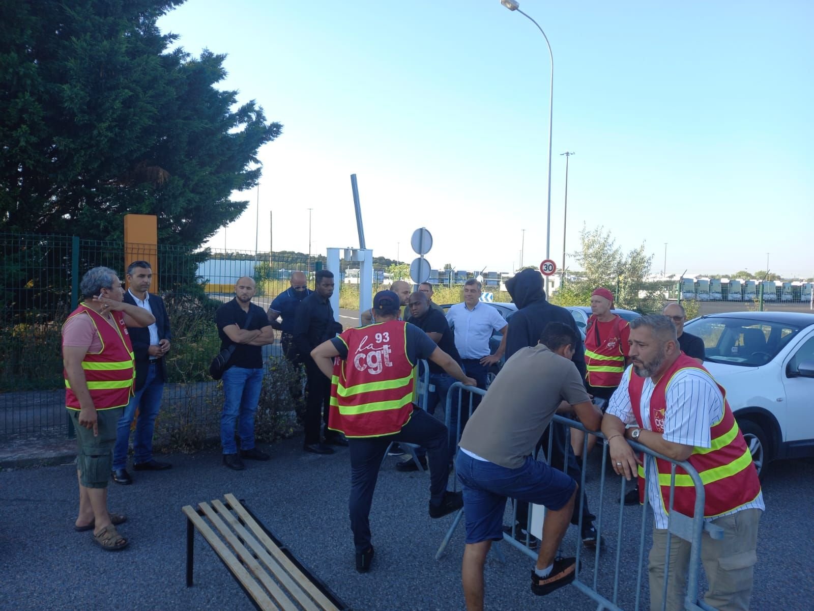 Aulnay-sous-Bois (Seine-Saint-Denis), ce lundi. Un piquet de grève était toujours dressé à l'entrée de l'usine MA France, placée en liquidation judiciaire le 13 mai. DR