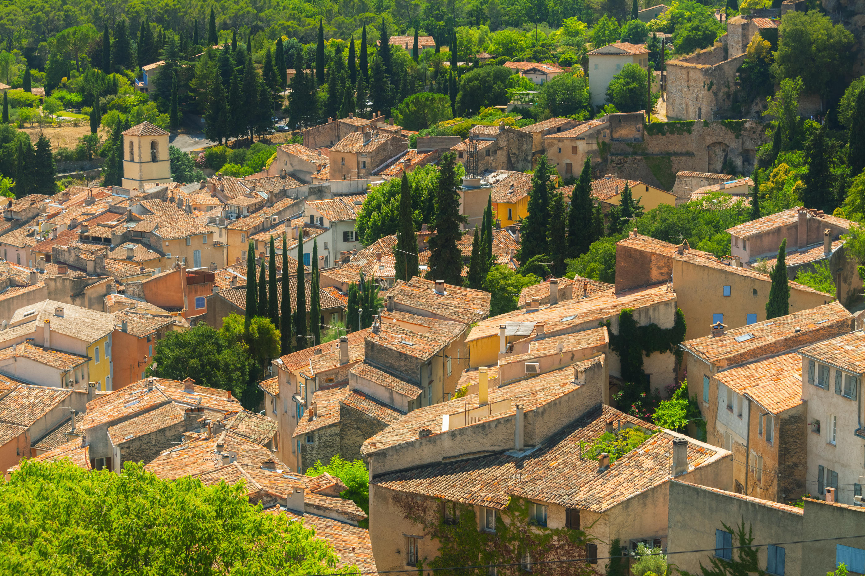 La consécration de Cotignac est née dans les années 1970, quand Joe Dassin y avait une maison. Istock/Peter Zelei Images