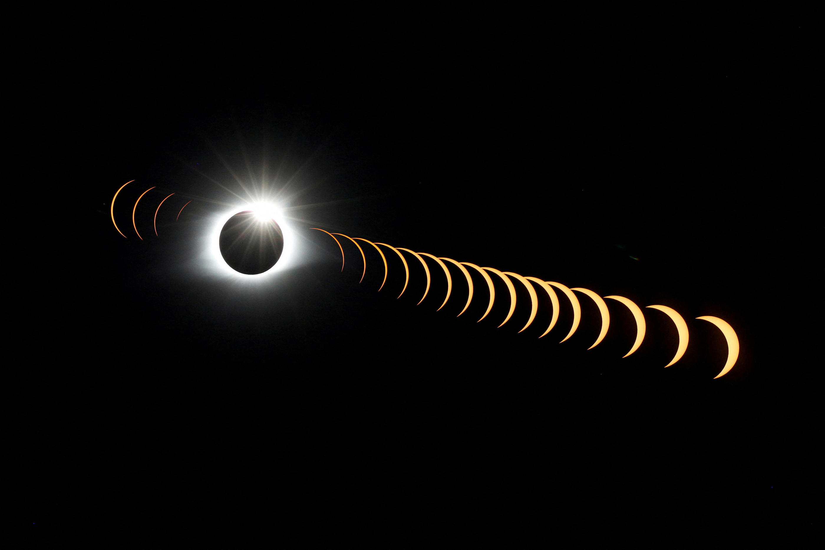 Tennessee (États-Unis), le 21 août 2017. Une éclipse solaire vue depuis le Dôme Clingmans, point le plus élevé du parc national des Great Smoky Mountains, à 2025 mètres. Reuters/Jonathan Ernst