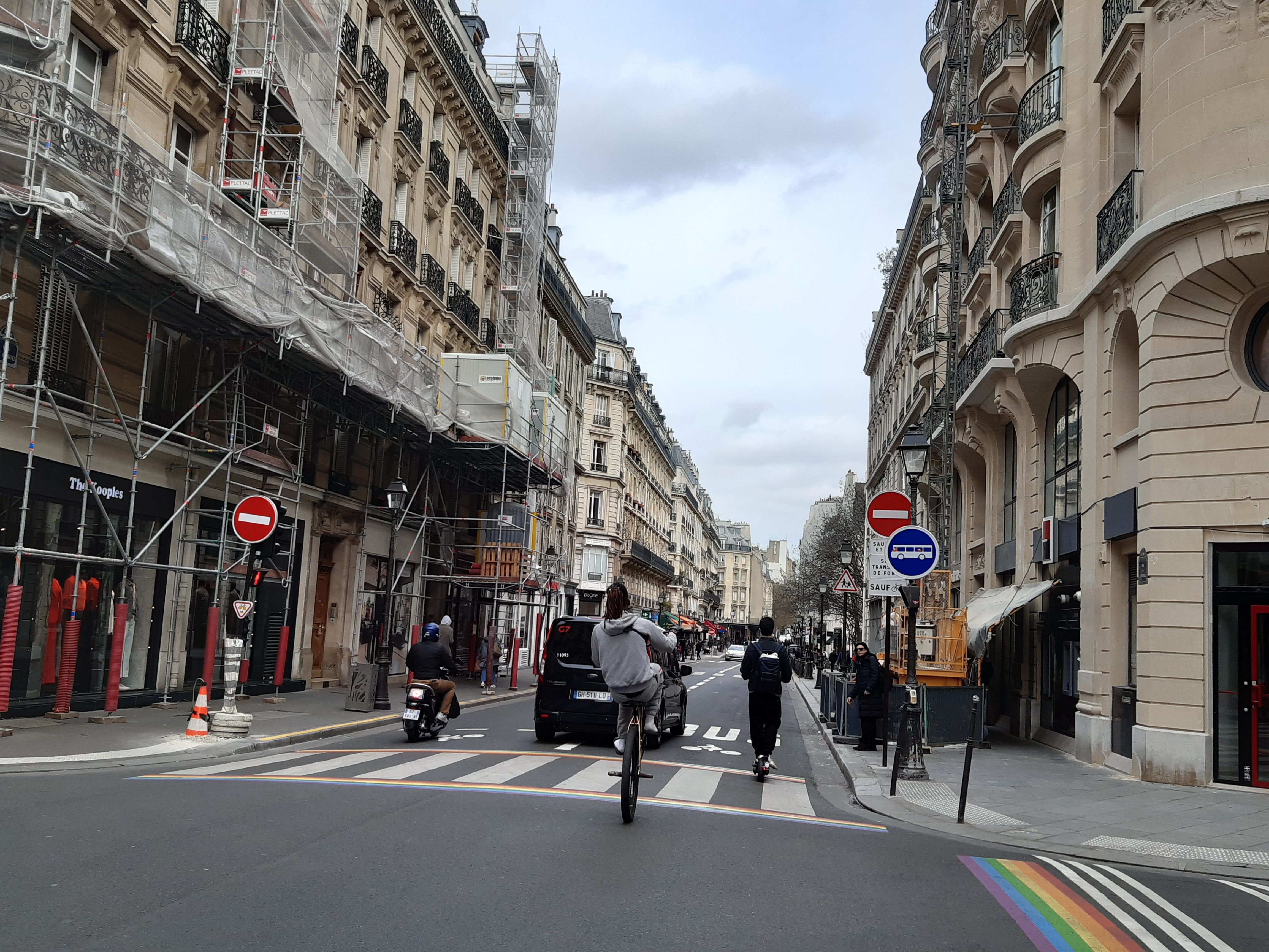 Rue des Archives à Paris (IVe). La mise en place du nouveau plan de circulation dans le Marais préfigure ce que sera la future ZTL. LP/Philippe Baverel