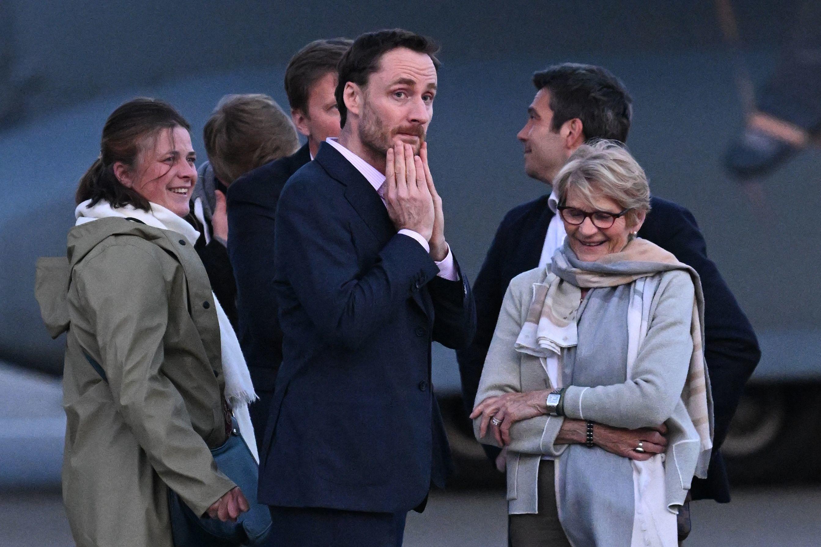 Olivier Vandecasteele est arrivé vendredi 26 mai à l'aéroport militaire de Melsbroek, en Belgique. Didier LEBRUN / AFP