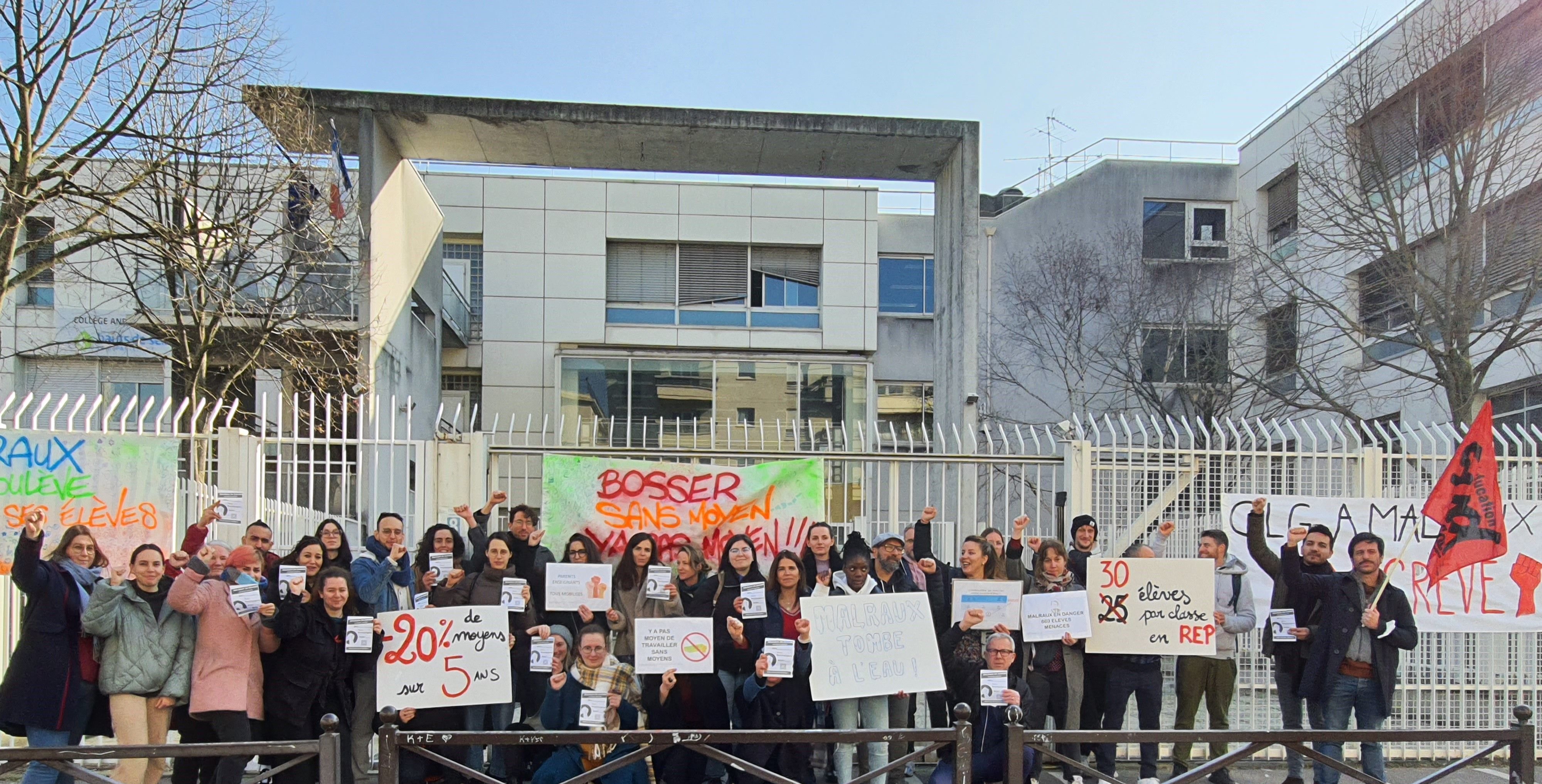 Asnières-sur-Seine, 14 février 2023. Selon le syndicat Sud Education, 100 % des enseignants et des surveillants (AED) étaient en grève ce mardi pour protester contre les moyens alloués à l'établissement pour la rentrée prochaine. DR