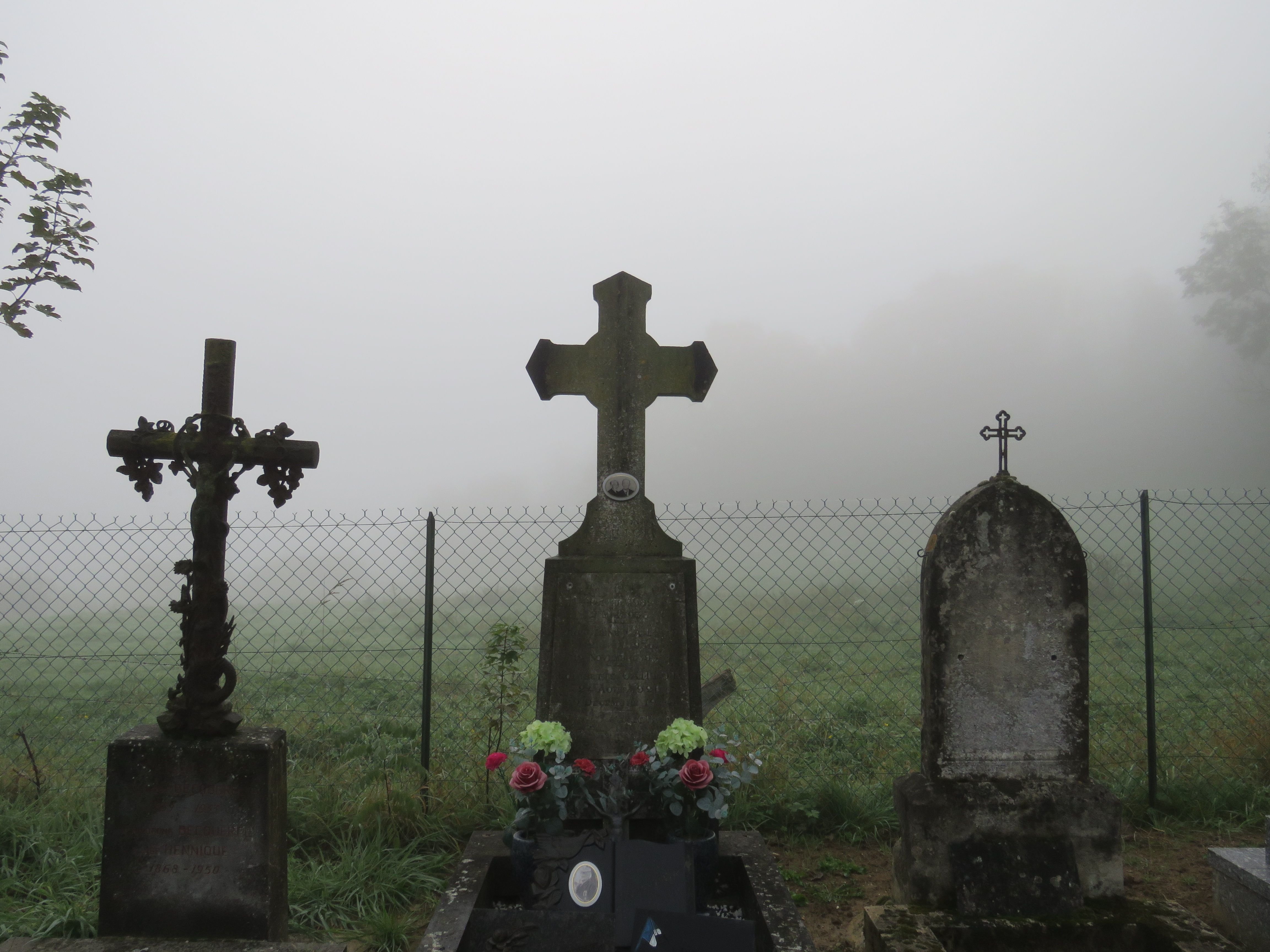 Après la mort de Sébastien, sa veuve est allée se recueillir au cimetière de Jaux (Oise) où elle a croisé ses beaux-parents, qui l'ont de nouveau accusée d'être à l'origine du suicide de leur fils. LP/Stéphanie Forestier