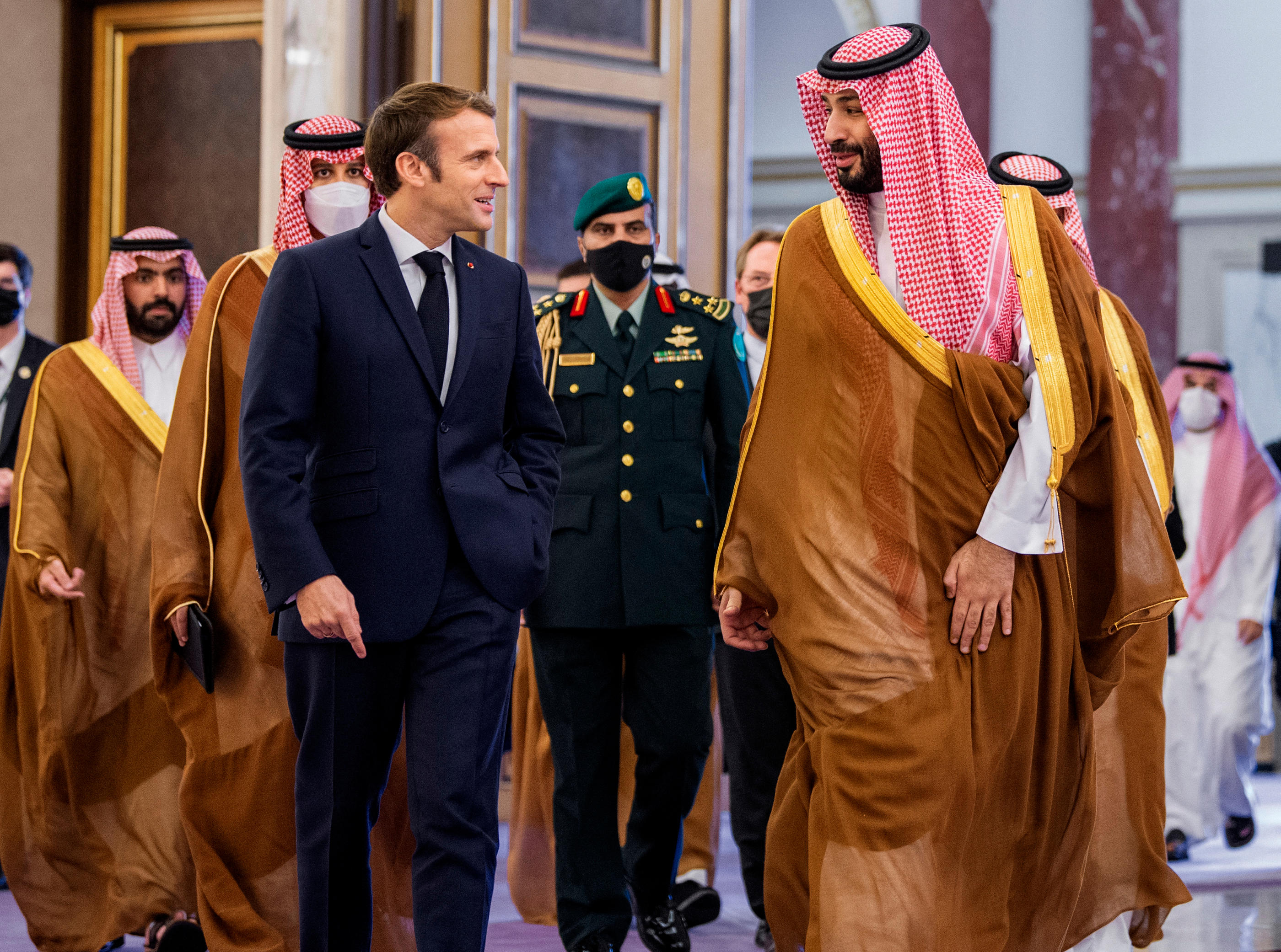 Emmanuel Macron s'était rendu au Palais royal de Jeddah (Arabie saoudite) le 4 décembre dernier. Il y avait été reçu par Mohamed ben Salmane, dit « MBS », prince hériter. Photo AFP/Saudi Royal Palace/Bandar Al-Jaloud