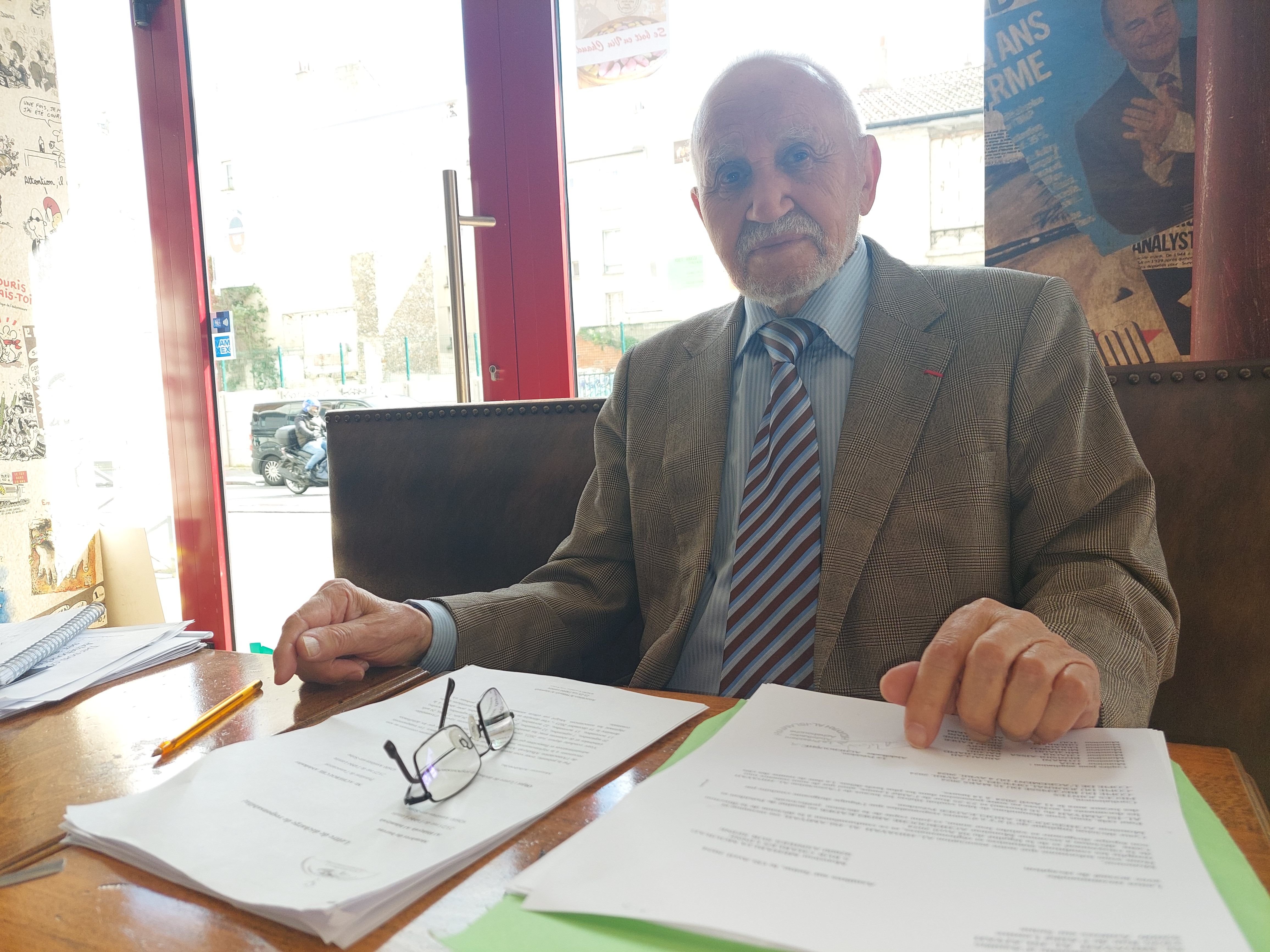 Asnières (Hauts-de-Seine), le 3 mai. Mis en cause par ceux qu'il appelle les « dissidents », Abdelkader Achebouche, président de l'association Al-Hidayah, qui gère la mosquée, riposte et porte plainte à son tour. LP/Olivier Bureau