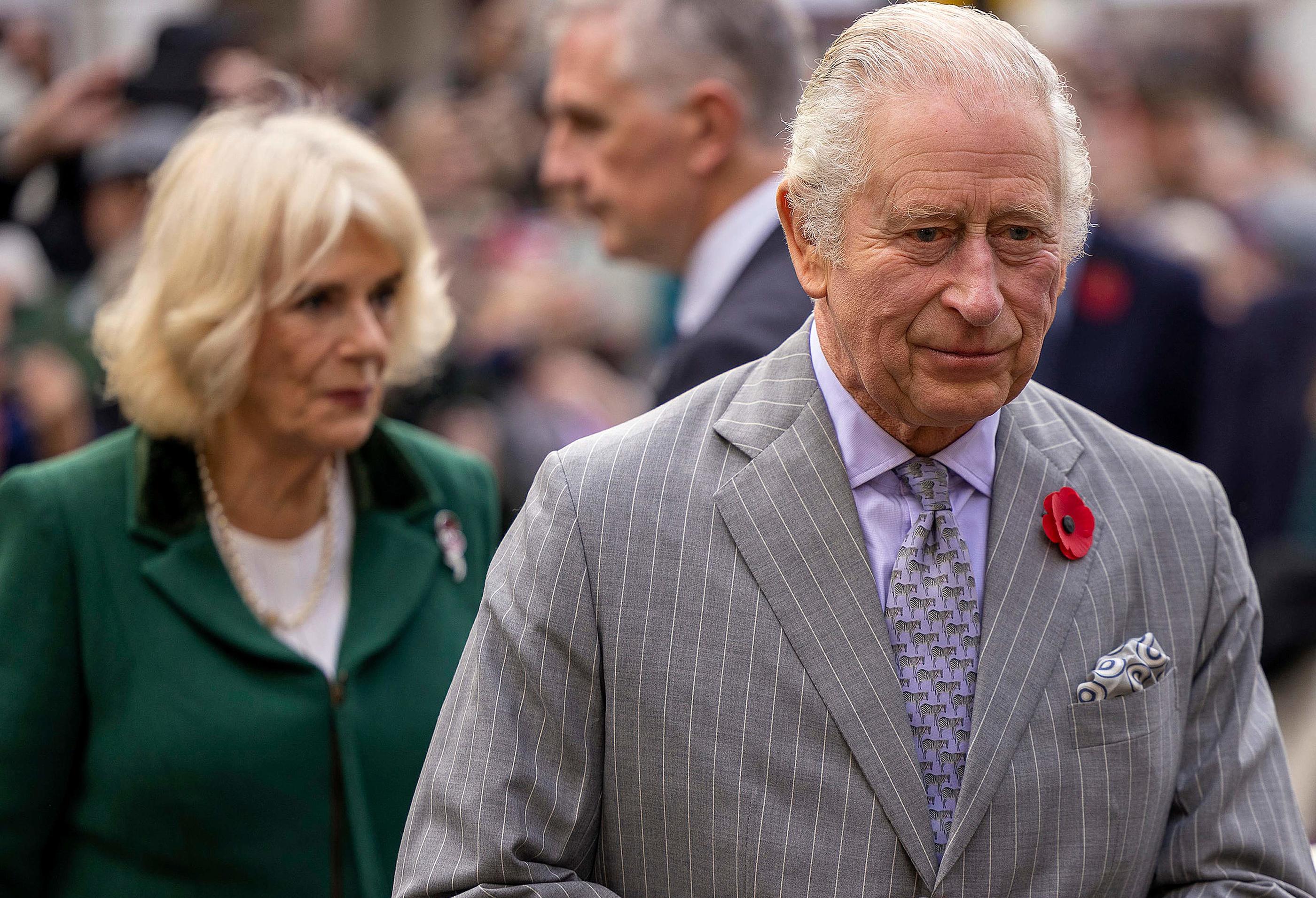 Le roi Charles III et la reine consort, ici le 9 novembre 2022, suivent de près les mouvements sociaux en France, et ont décidé de reporter ce qui devait être leur première visite officielle. AFP/Pool/James Glossop