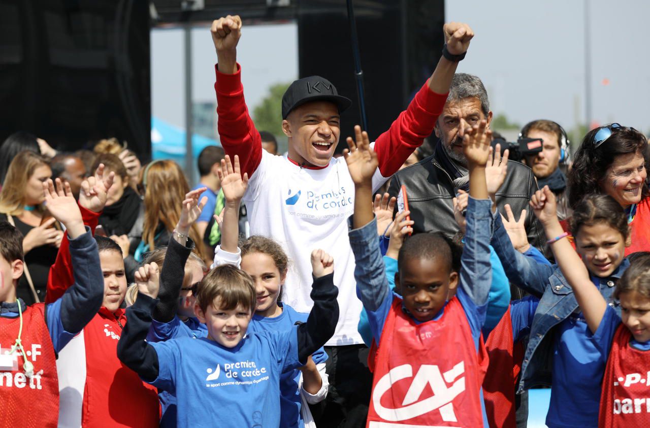 3000 enfants malades au Stade de France autour de Kylian Mbappé - Le  Parisien