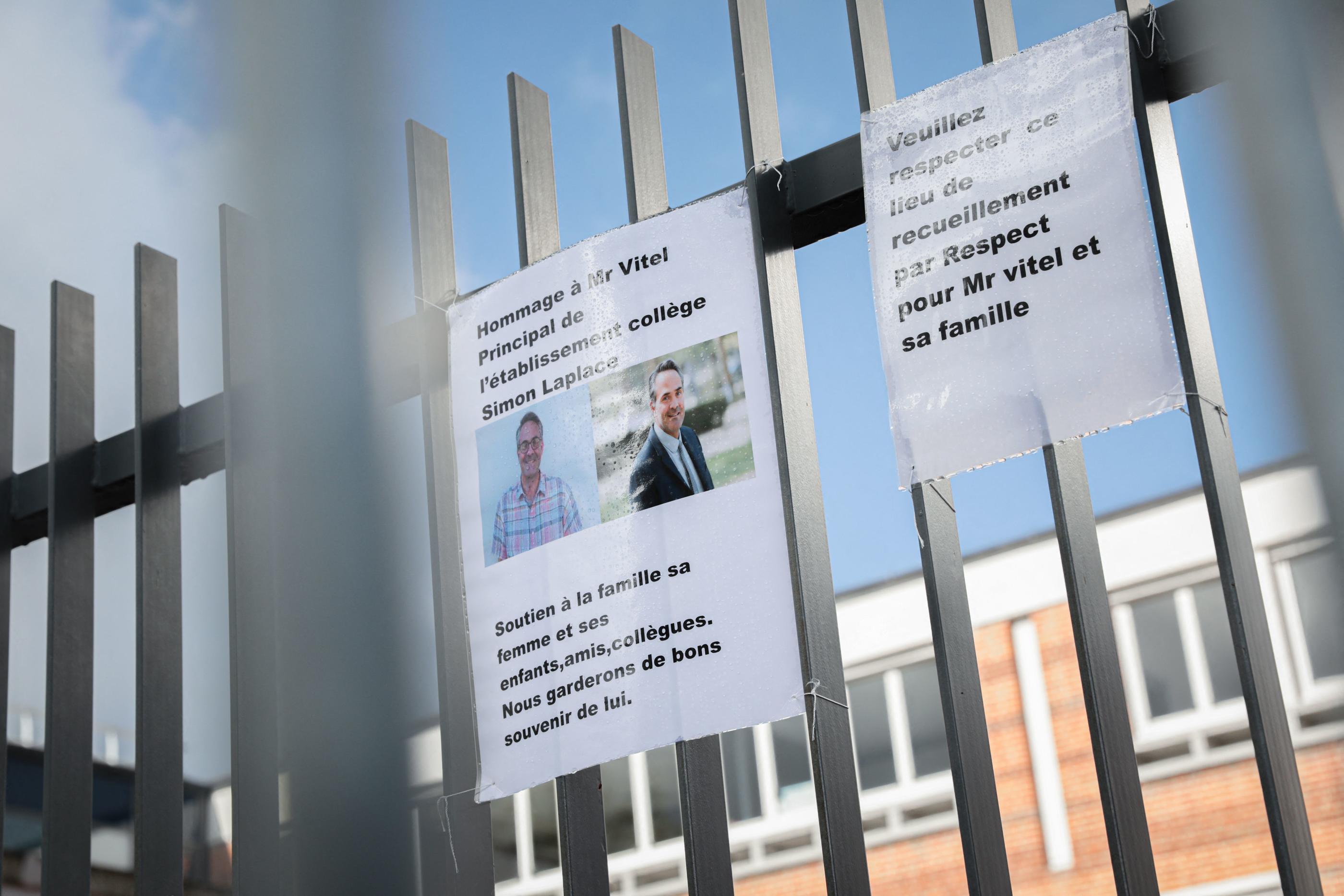 Sétphane Vitel, principal d'un collège de Lisieux, est mort après avoir reçu une alarme intrusion dans l'enceinte de son établissement. AFP/Lou Benoist