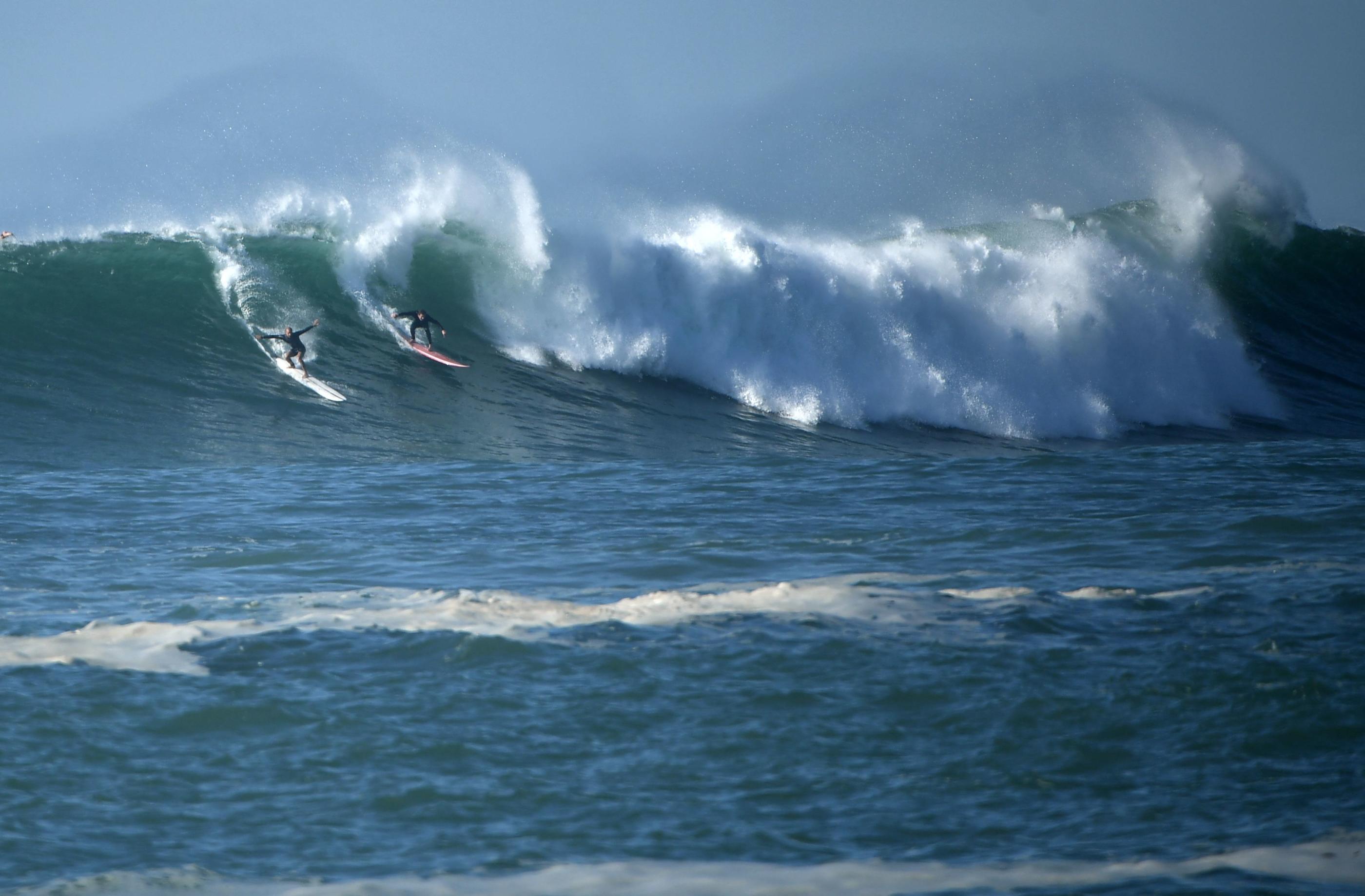 Des surfeurs ont été pris au piège par de fortes vagues à Biarritz ce samedi (Illustration). AFP / Gaizka Iroz