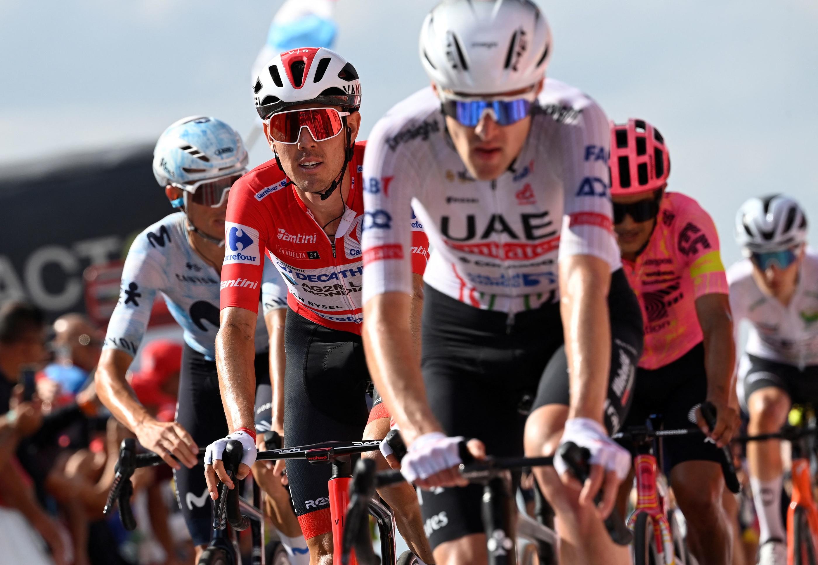 Ben O'Connor conserve son Maillot rouge mais son avance sur Roglic a fondu après la 13e étape. AFP/Miguel Riopa