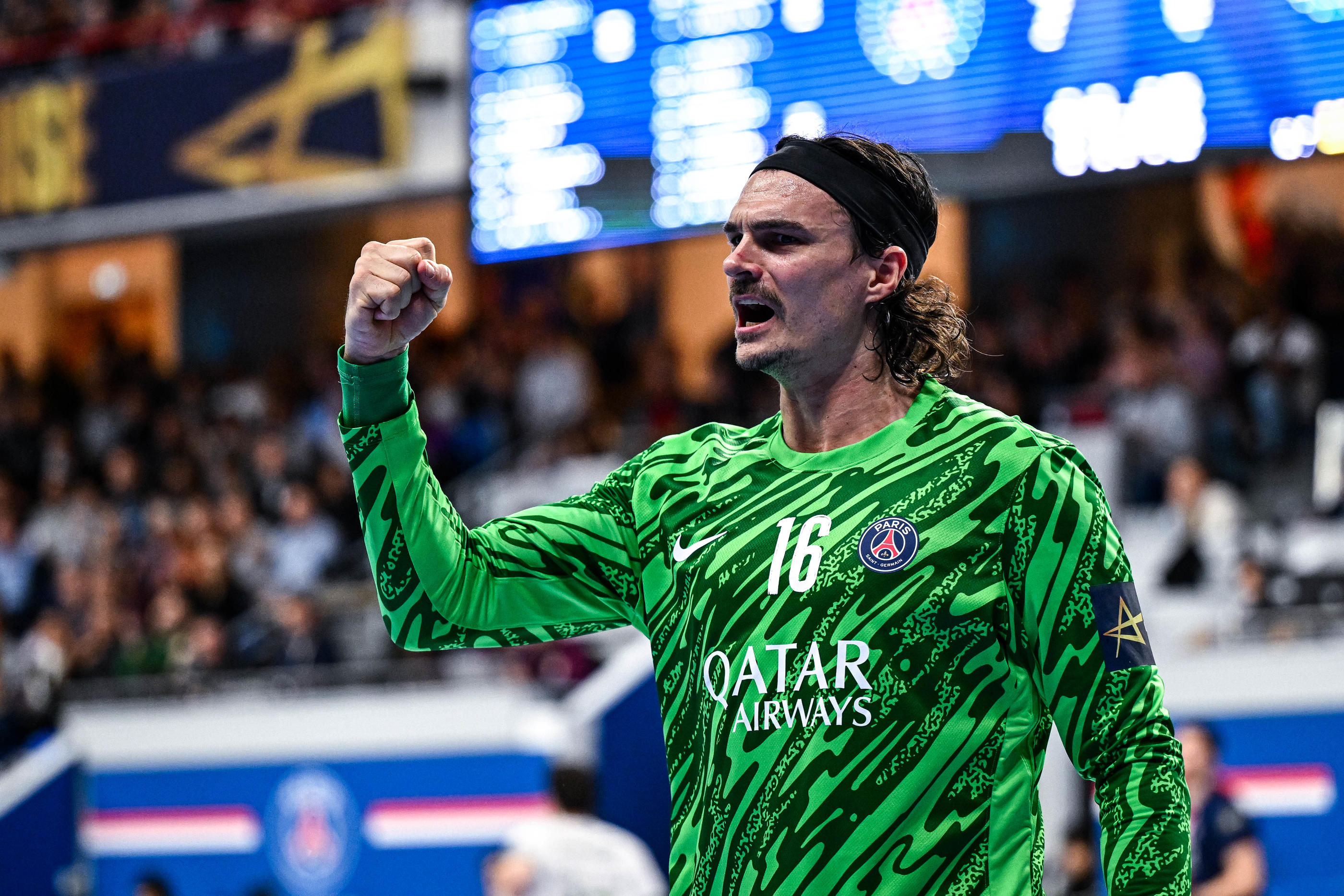 Jannick Green, l'un des gardiens du PSG handball, fête le succès face au Sporting Club Portugal ce mercredi soir en Ligue des champions. Baptiste Fernandez/Icon Sport