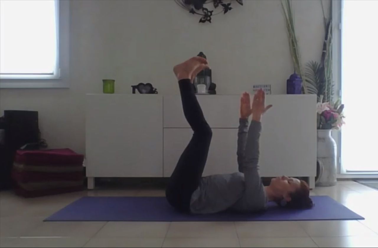 <b></b> La professeure de yoga Maud Maccioni, qui donne habituellement cours à Saint-Leu-la-Forêt et à Taverny, a lancé un cycle sur YouTube pendant le confinement.