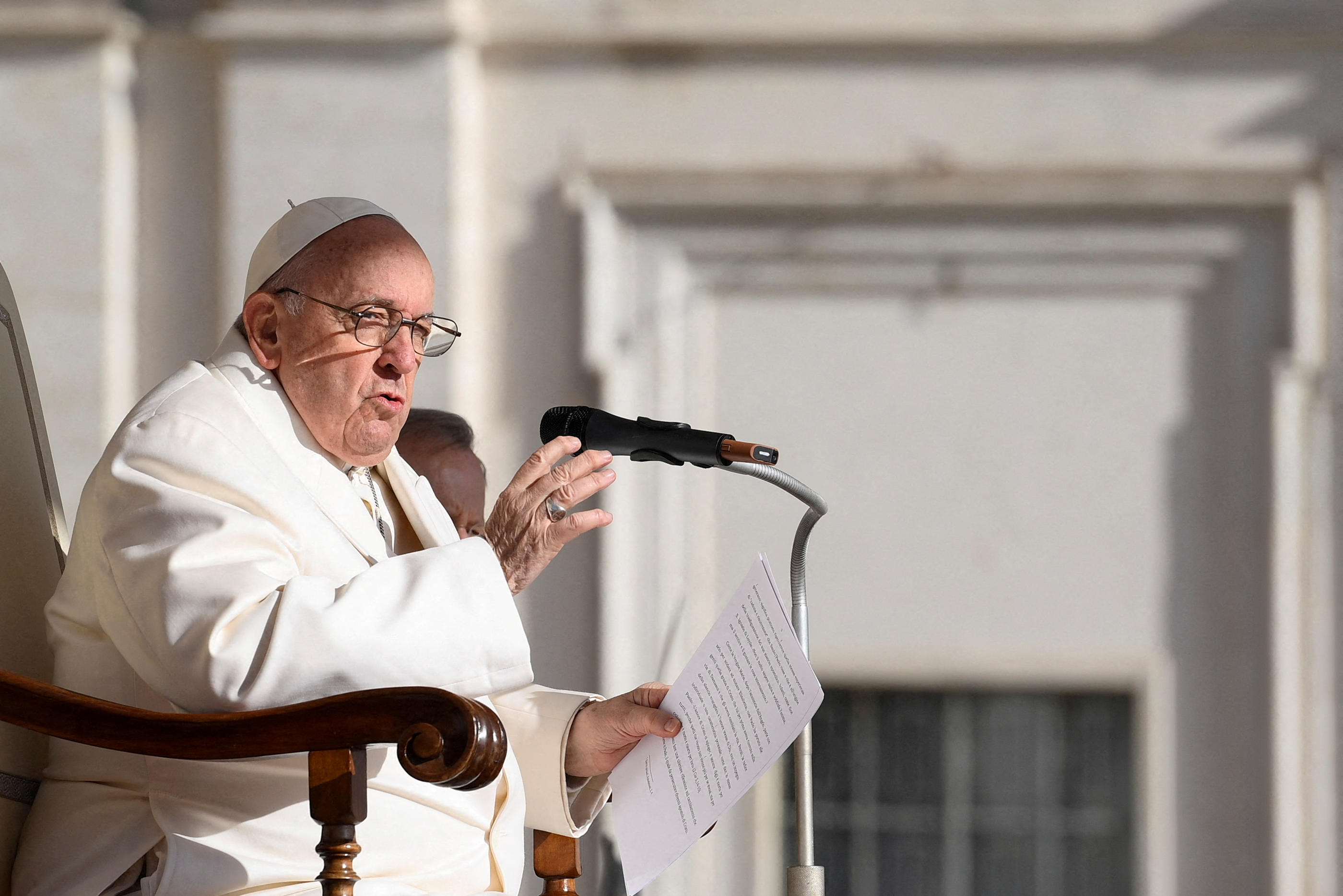 Le pape François s'exprime lors de l'audience générale sur la place Saint-Pierre, au Vatican, le 29 mars 2023. Reuters/Vatican Media
