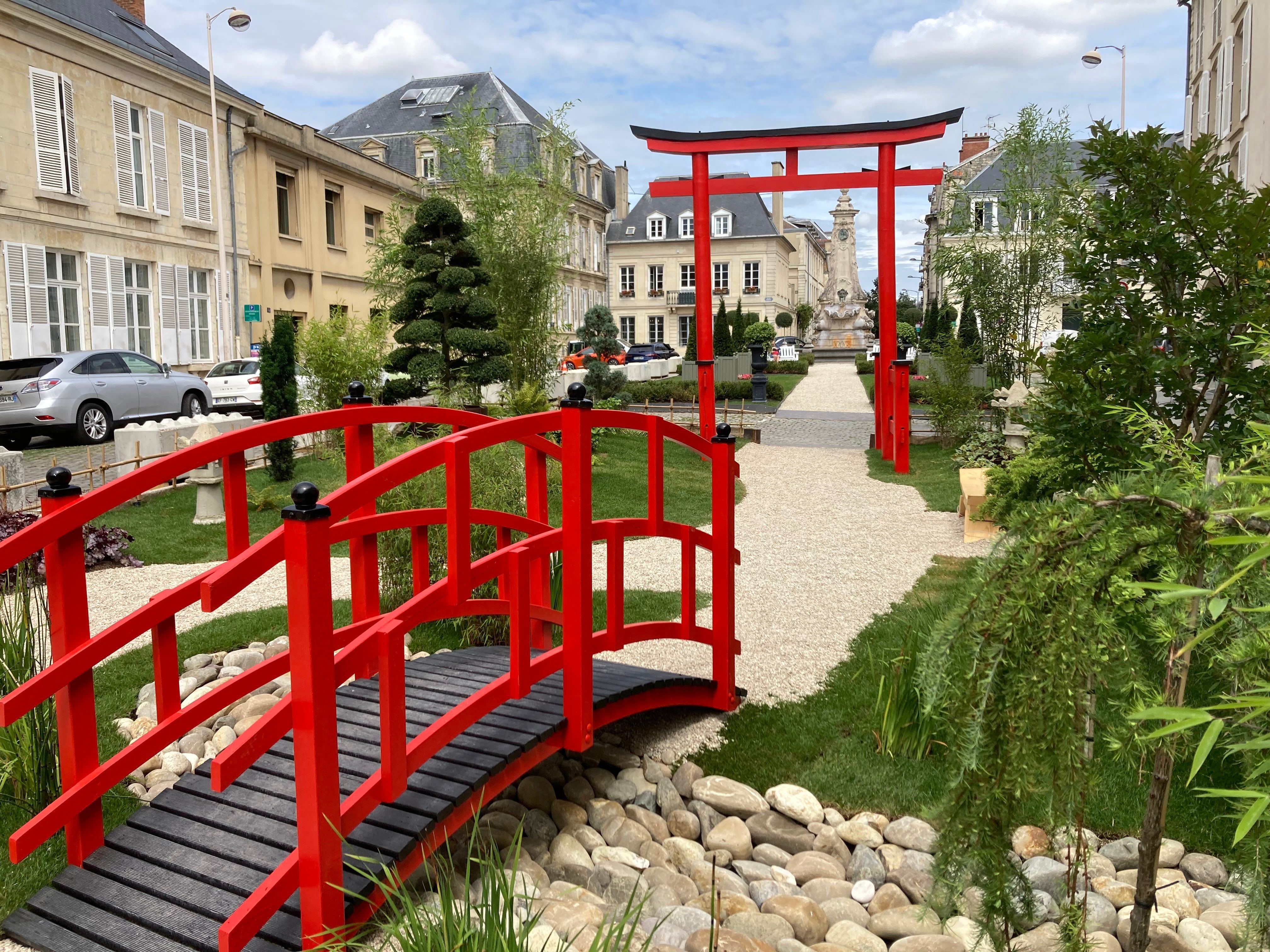 "De Reims à Nagoya", c'est le thème du nouveau jardin éphémère de Reims qui célèbre le jumelage des deux villes. Il est aménagé sur la place Godinot jusqu'au 1er septembre. LP/Marie Blanchardon