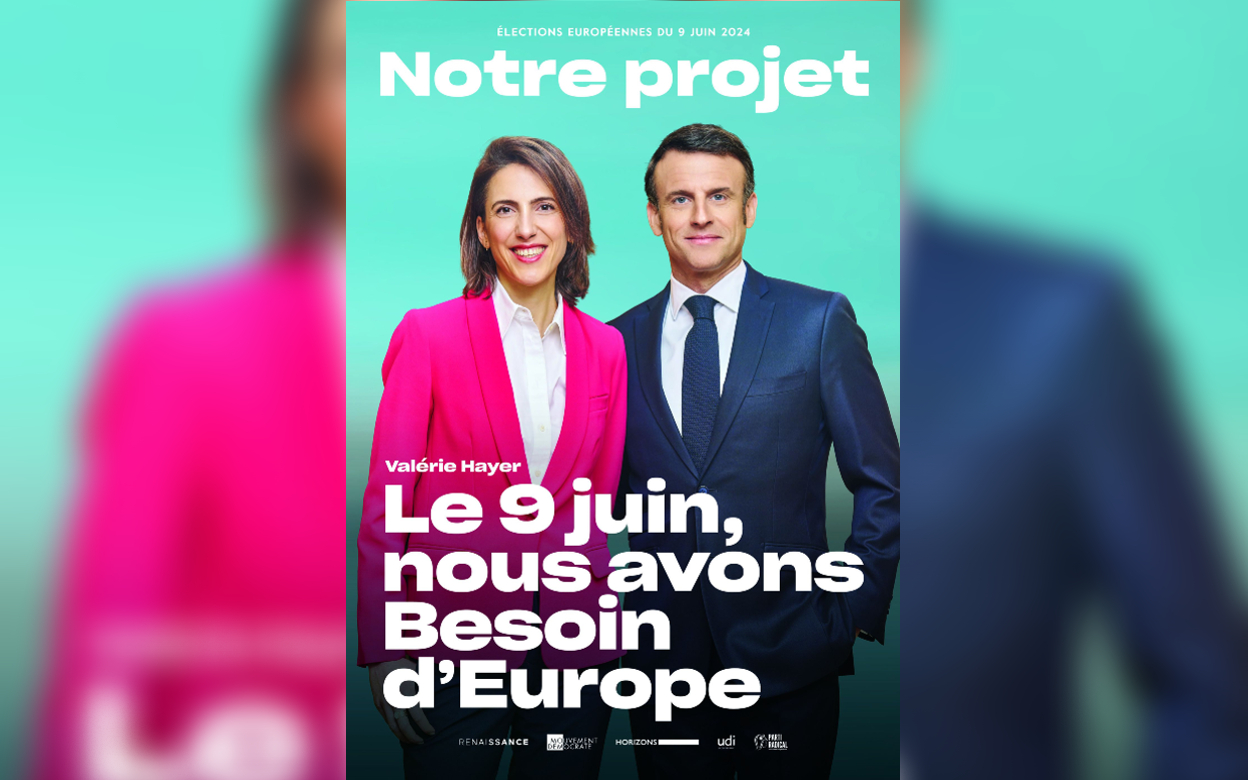 Valérie Hayer et Emmanuel Macron apparaissent côte à côte sur l'affiche de campagne du parti présidentiel pour les européennes. DR