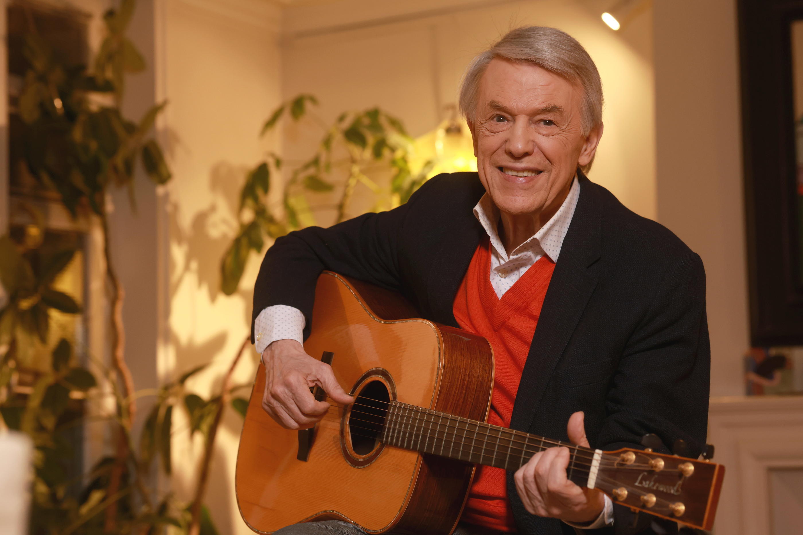 À 82 ans, Salvatore Adamo sort un nouvel album : « Un jour, il faudra bien  que je lève le pied » - Le Parisien