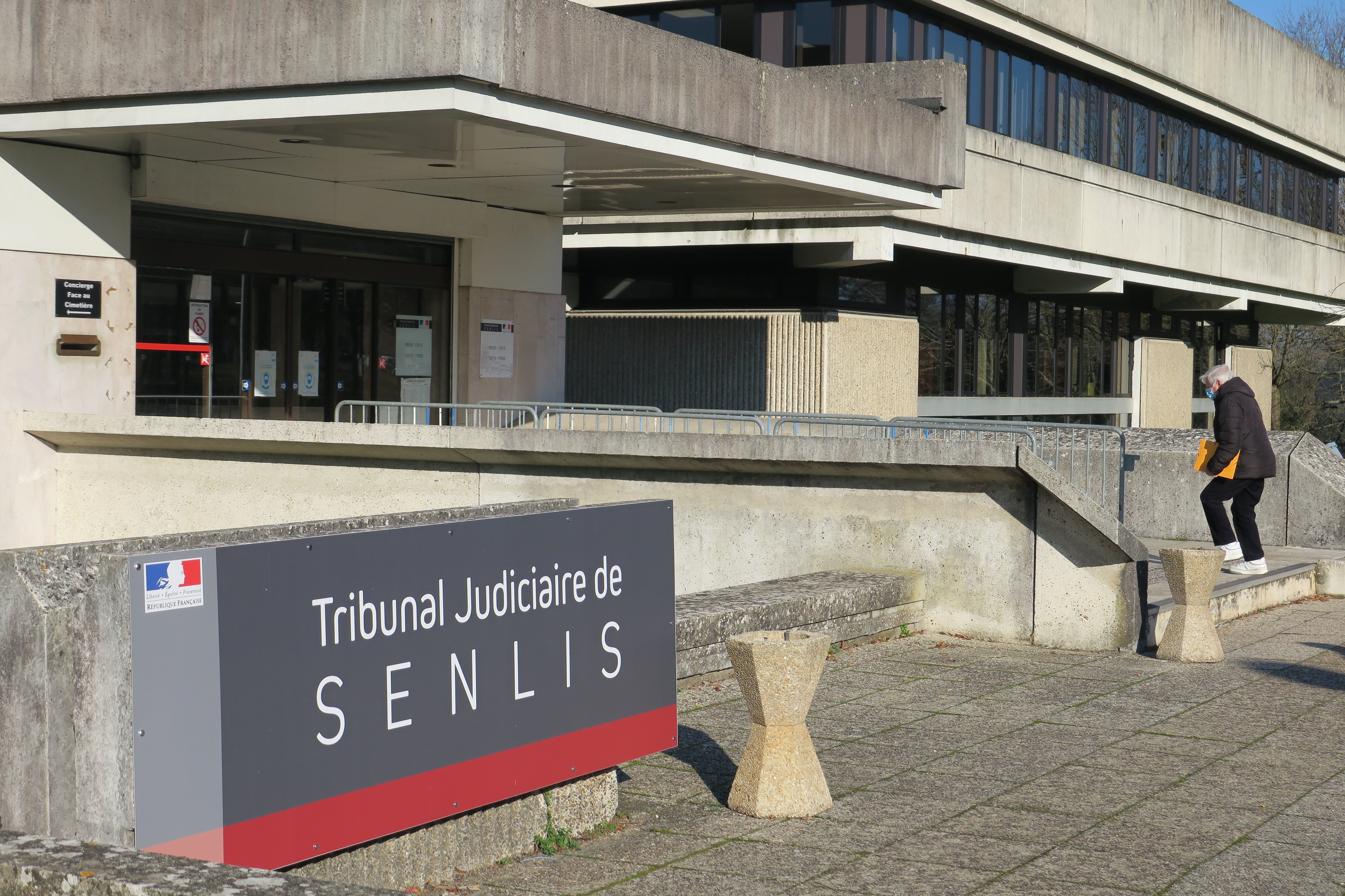 Le tribunal de Senlis a interdit à l'enseignant d'arts plastiques d’entrer en contact avec sa compagne et de paraître au domicile de celle-ci. LP/Simon Gourru