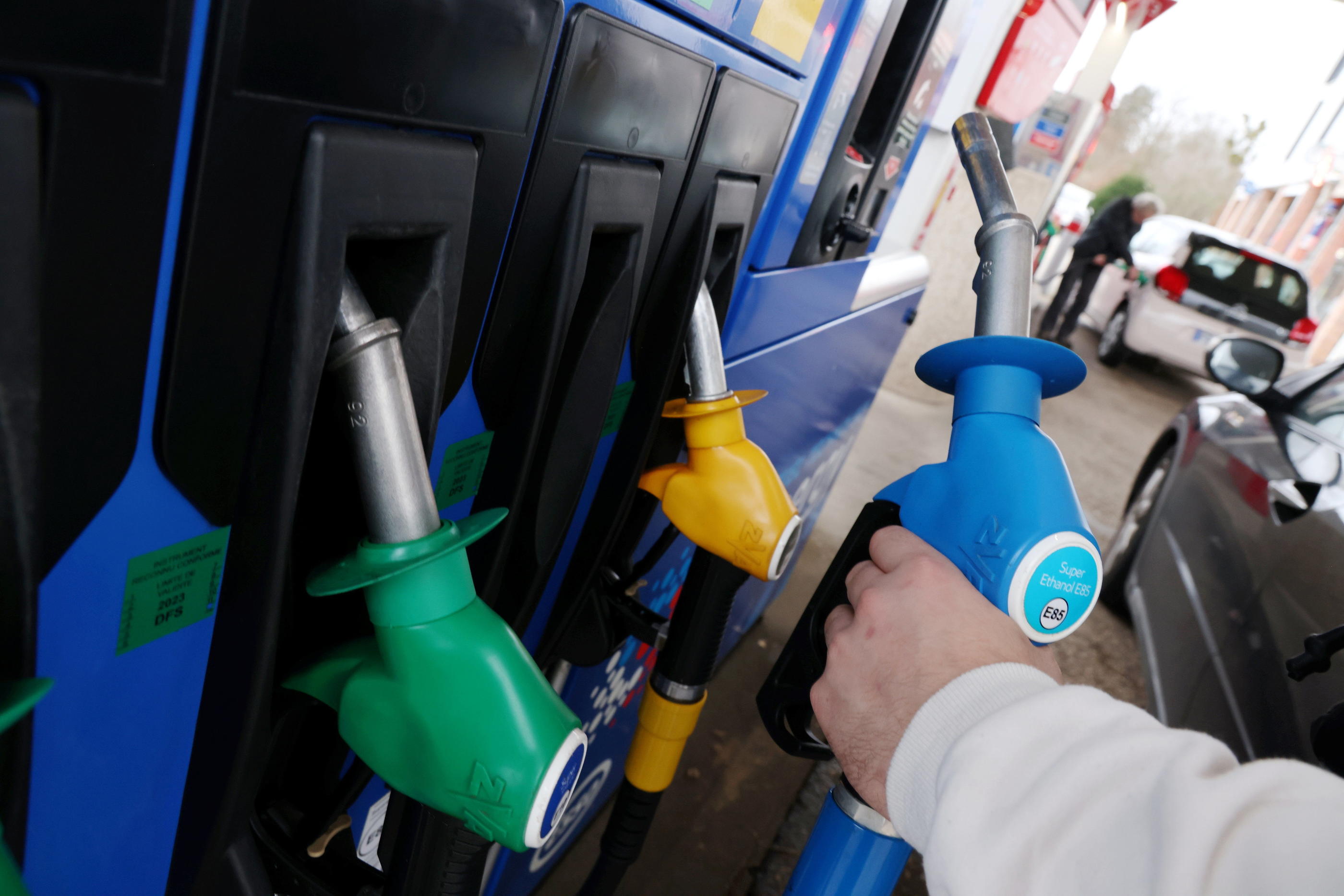 Attendez-vous à payer le carburant quinze centimes plus cher en moyenne dans les stations-service d'autoroutes. (Illustration) LP/Jean-Baptiste Quentin
