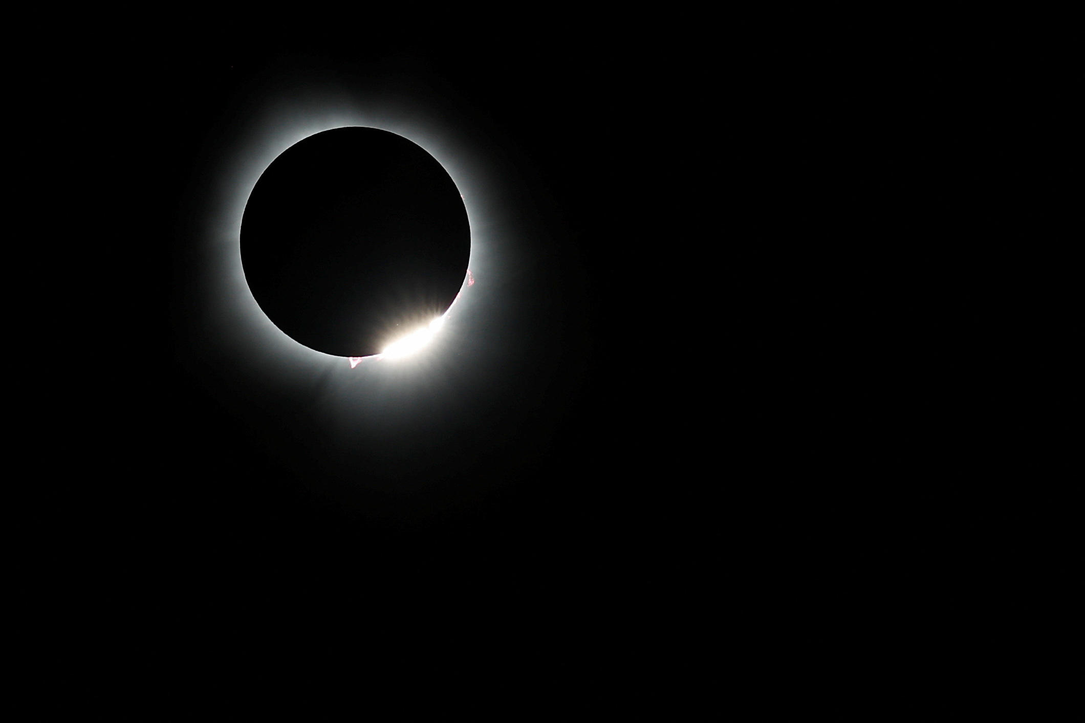 Une vue de l'éclipse totale depuis Carbondale, dans l'Illinois. Reuters/Evelyn Hockstein