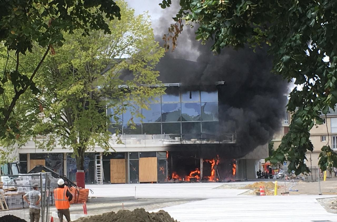L'incendie s'était produit le 23 juillet 2020, dans le hall, quelques mois avant l'ouverture initialement prévue du théâtre du Beauvaisis, en janvier 2021. LP/Benjamin Derveaux