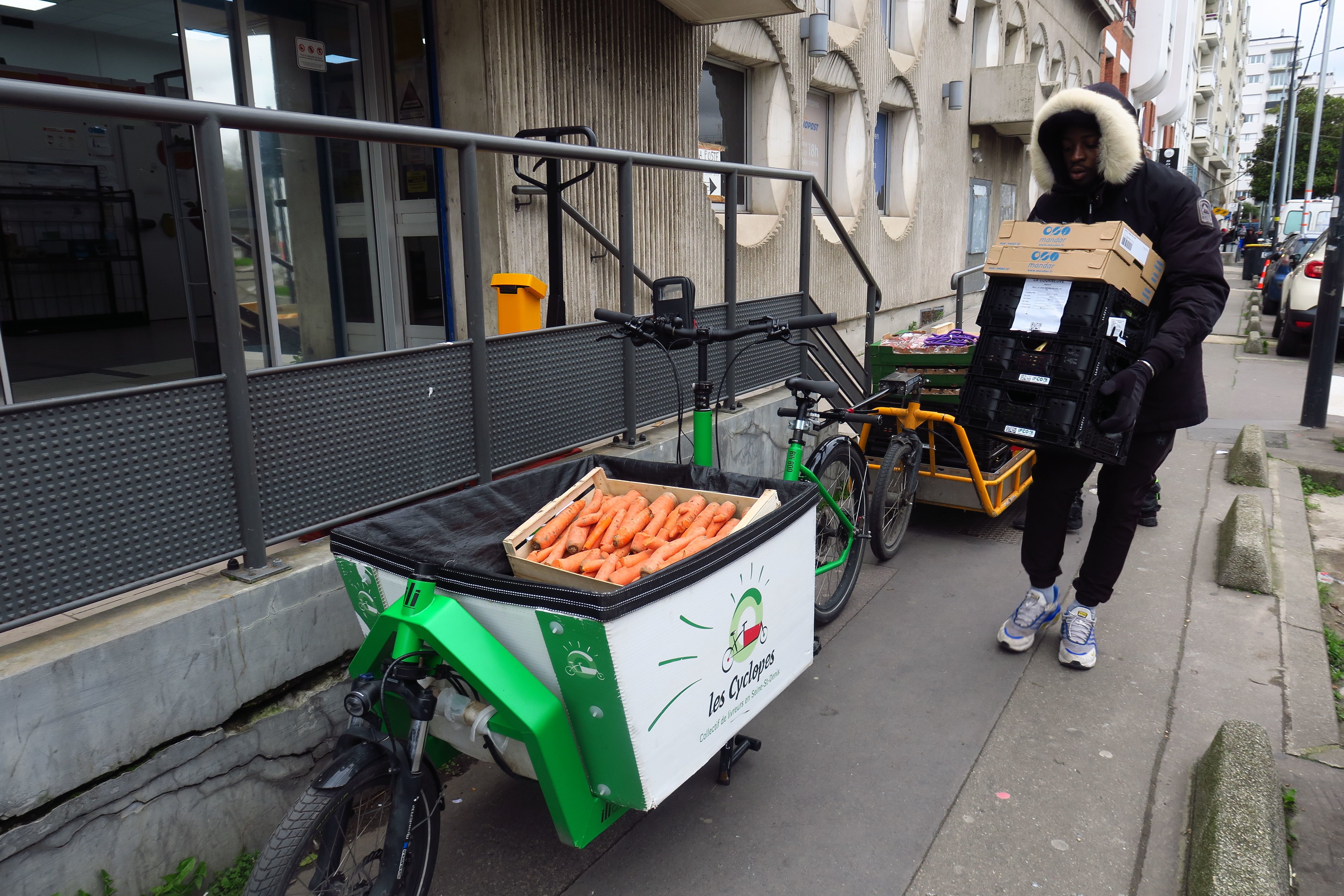 Saint-Denis, le 5 mars. Au bon transit approvisionne en fruits et légumes douze épiceries solidaires et structures d'aide alimentaire située à Saint-Denis, Aubervilliers, Stains et Saint-Ouen. LP/C.G.