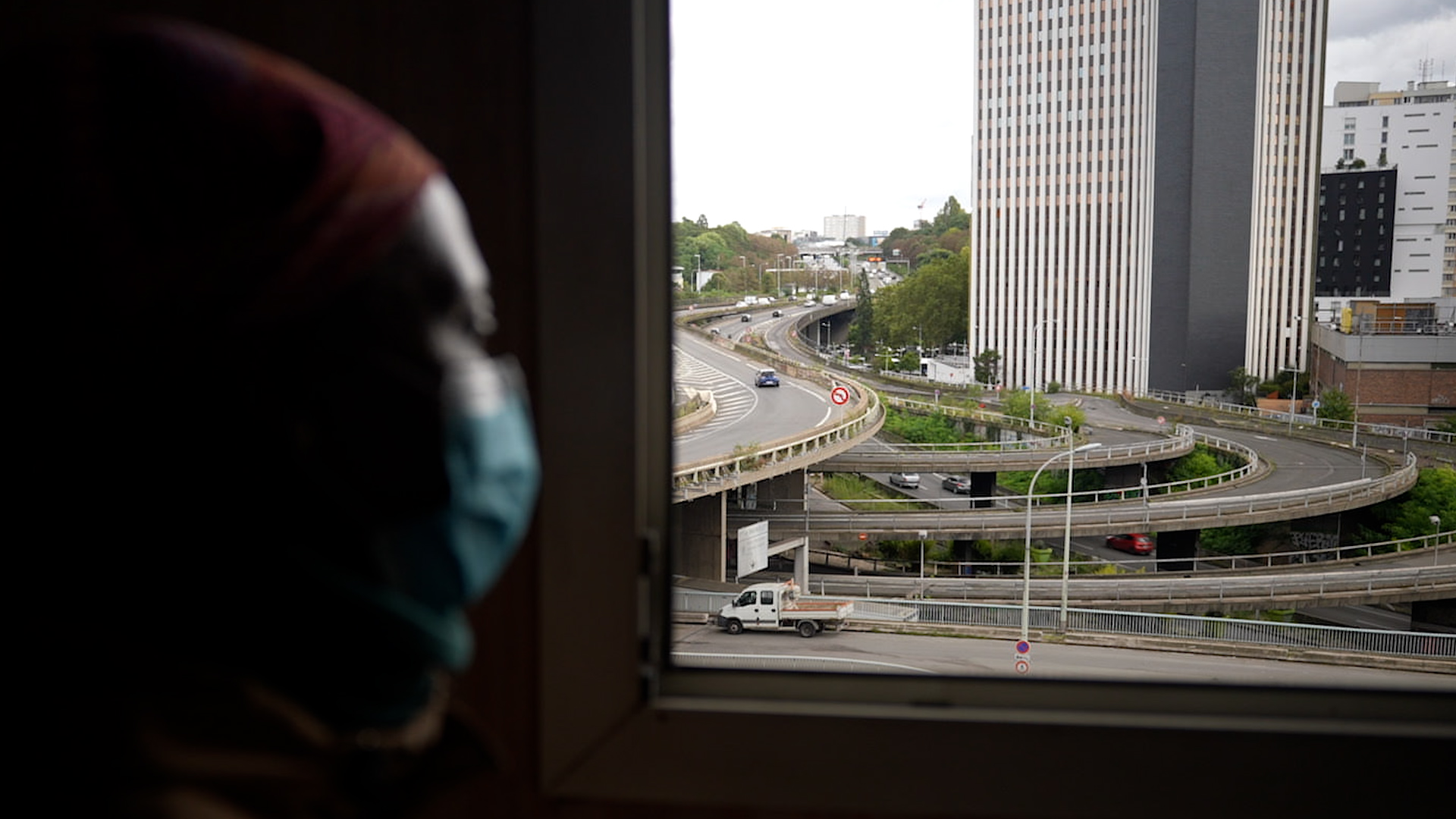 Une habitante de la cité Python-Duvernois, porte de Bagnolet (Paris, XXe), le 11 septembre 2024