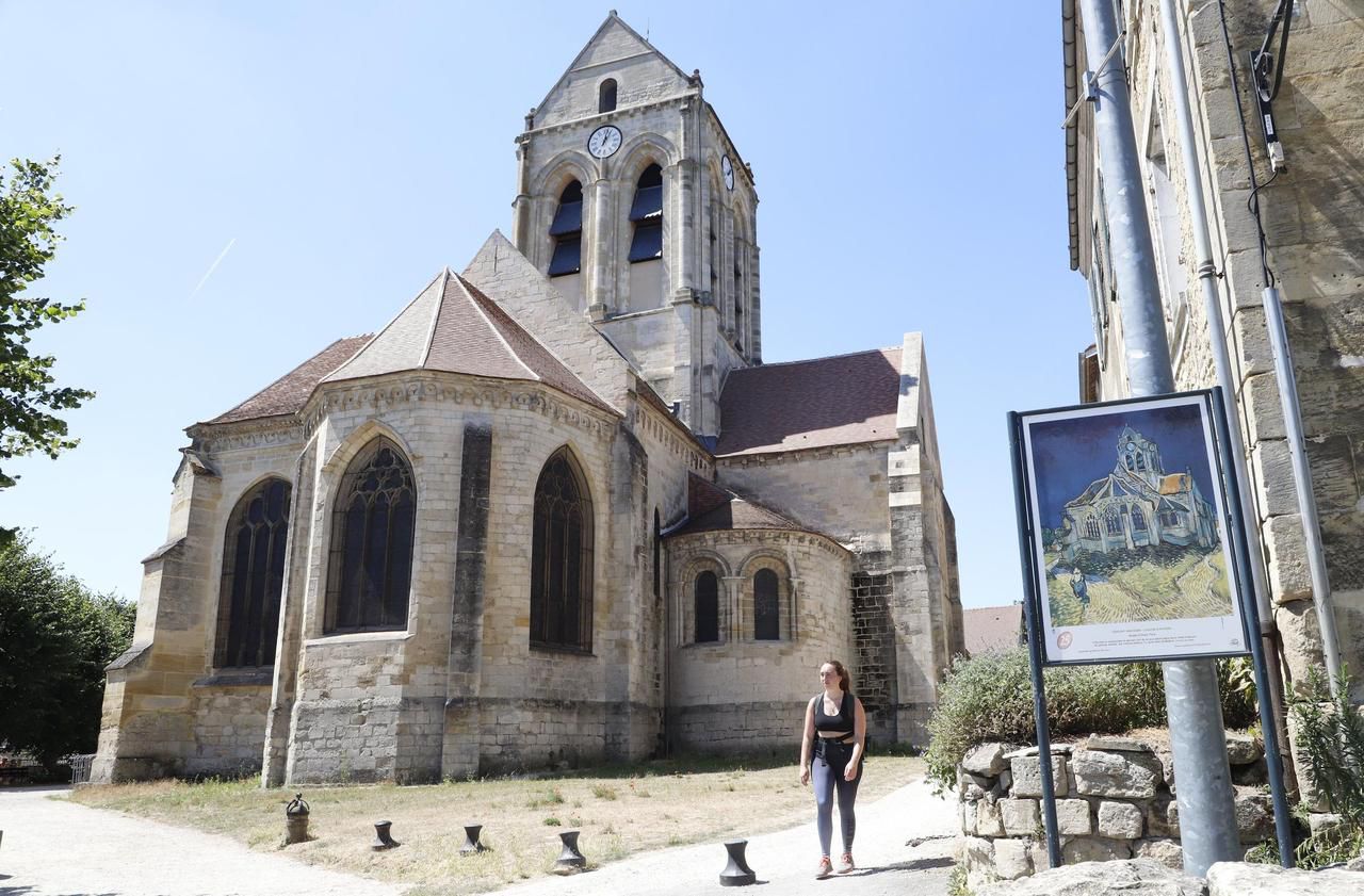 <b></b> L’église de Notre-Dame-de-l’Assomption d’Auvers-sur-Oise, immortalisée par le peintre Vincent Van Gogh.