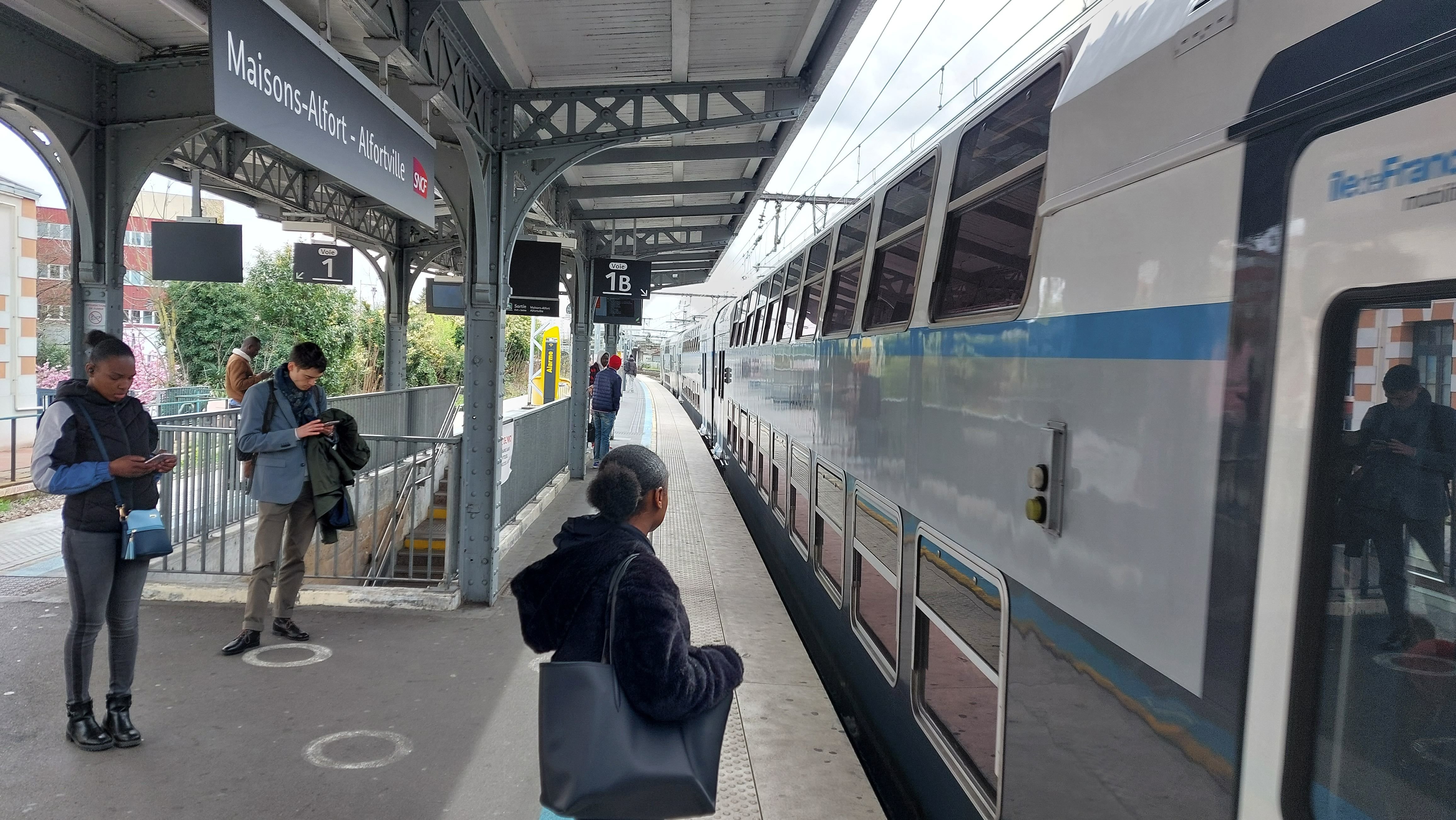Maisons-Alfort (Val-de-Marne), le mardi 11 avril. La gare de Maisons-Alfort-Alfortville va faire l'objet d'aménagements pour assurer la sécurité des passagers dans les cas de passages rapides de trains sans arrêt. LP/Laure Parny
