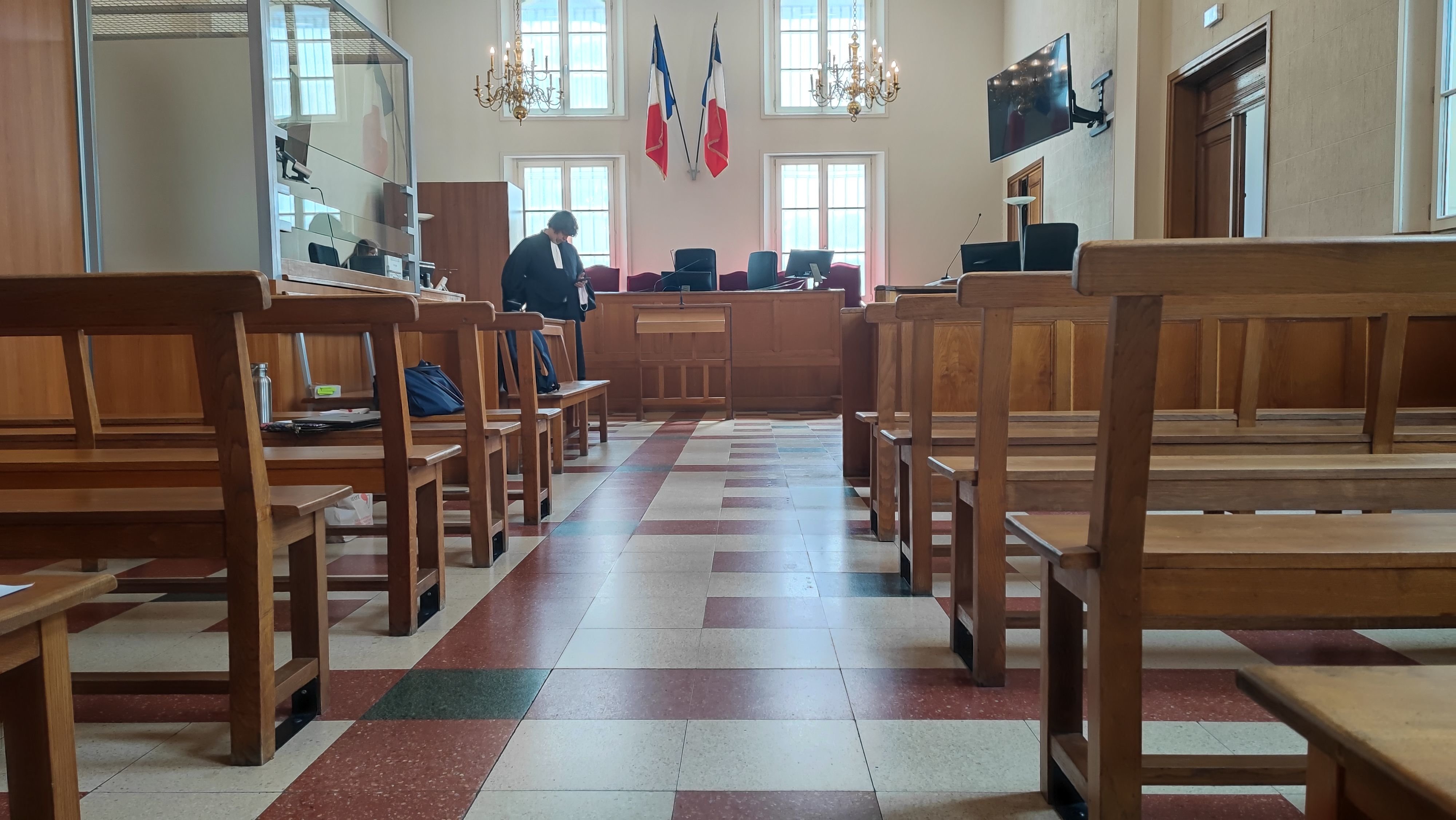 La salle d'audience du tribunal de Compiègne. Le prévenu a été condamné à six mois de prison avec sursis pour avoir violenté sa femme, déficiente intellectuelle, devant un de ses sept enfants (Archives). LP