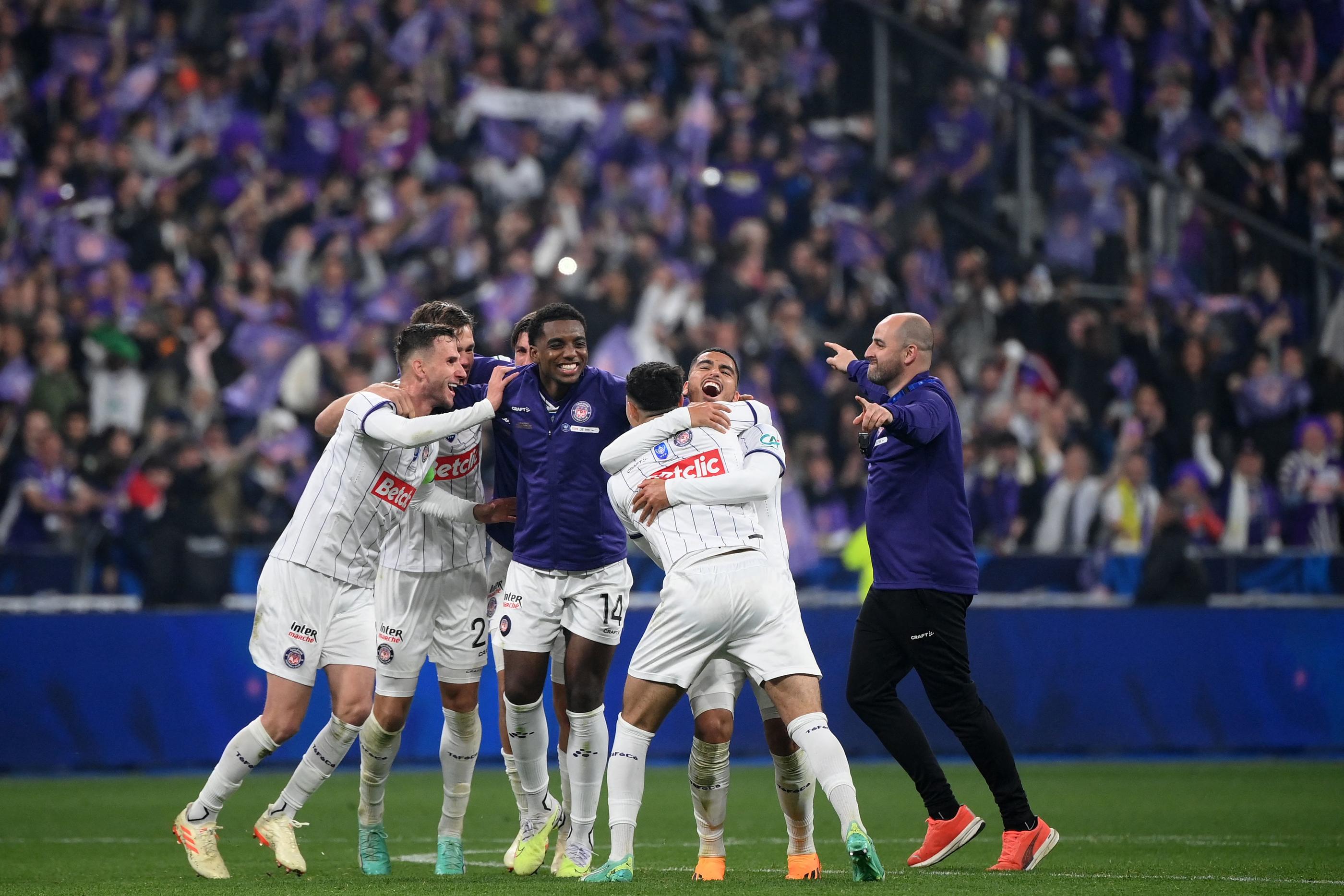 La joie des Toulousains vainqueurs de la Coupe de France en écrasant Nantes (5-1), samedi soir au Stade de France. AFP/Franck Fife