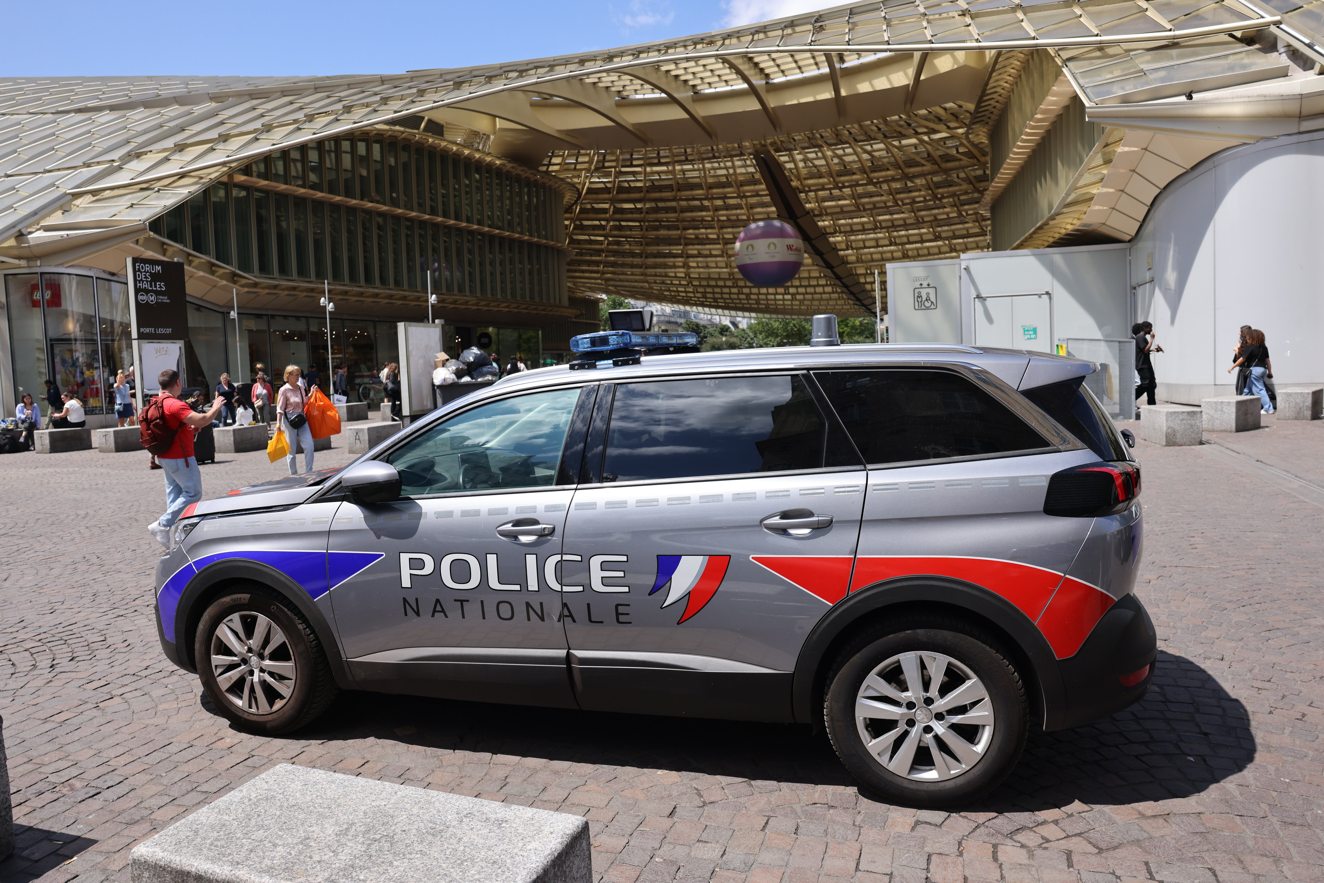 Paris (Ier). Une adolescente de 17 ans a confié aux policiers avoir été violée dans une camionnette par plusieurs hommes dans un parking du quartier des Halles (Illustration). LP/Arnaud Journois