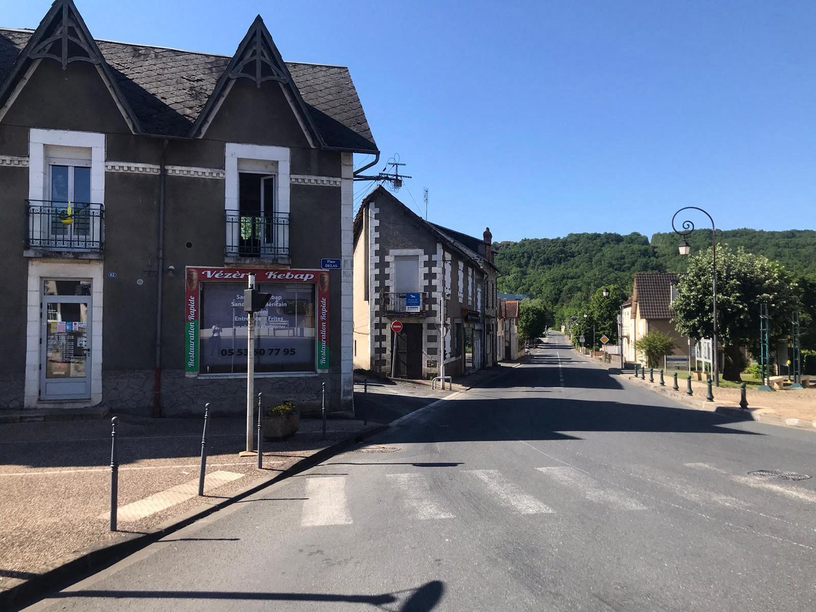 Au Lardin-Saint-Lazare (Dordogne), les 1800 habitants ont dû rester cloîtrés chez eux pendant la traque de Terry Dupin. Radio France/Charlotte Jousserand