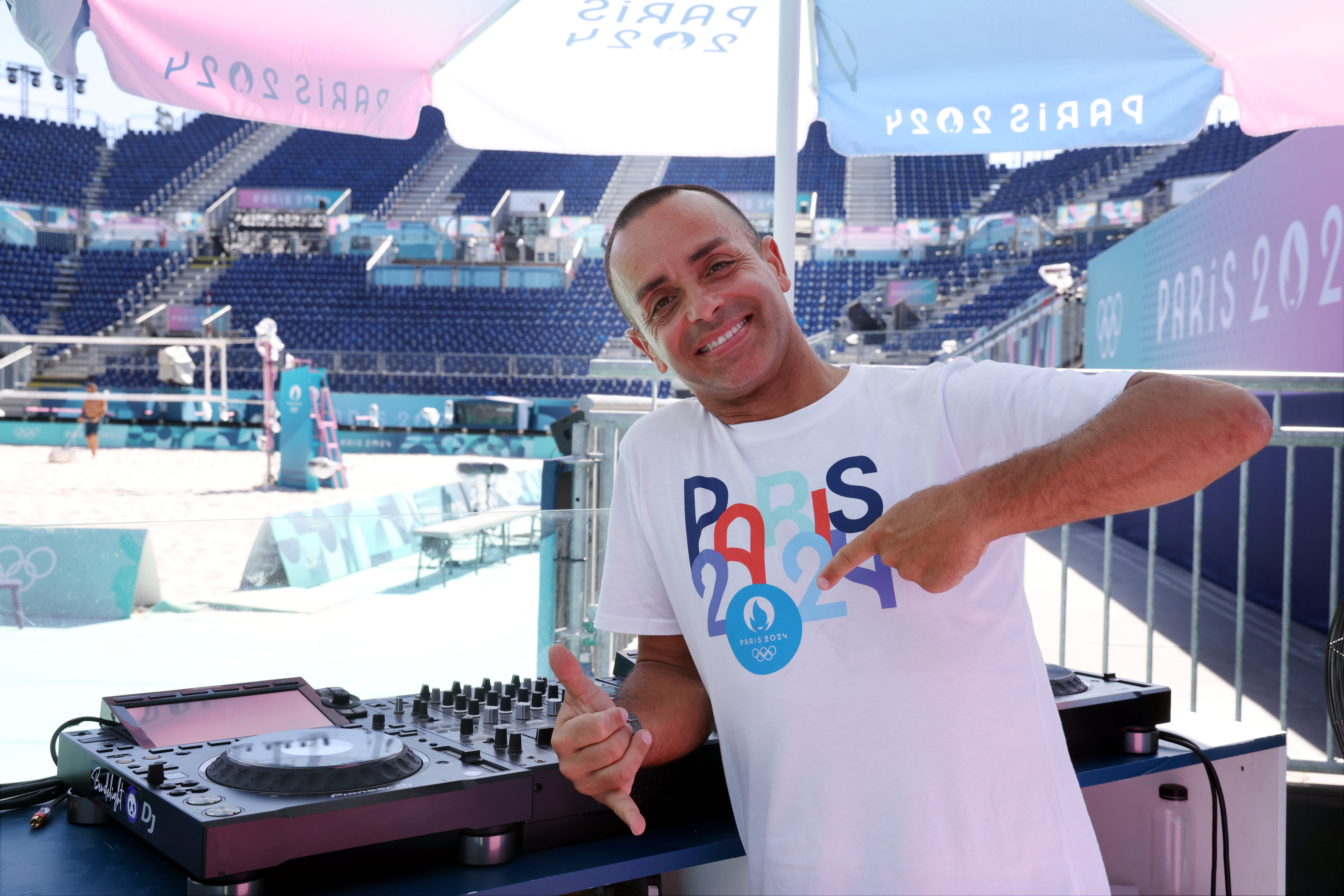 Tony Rojas, le DJ du beach-volley pendant les Jeux, n'est pas près d'oublier ce moment « magique ». LP/Jean-Baptiste Quentin