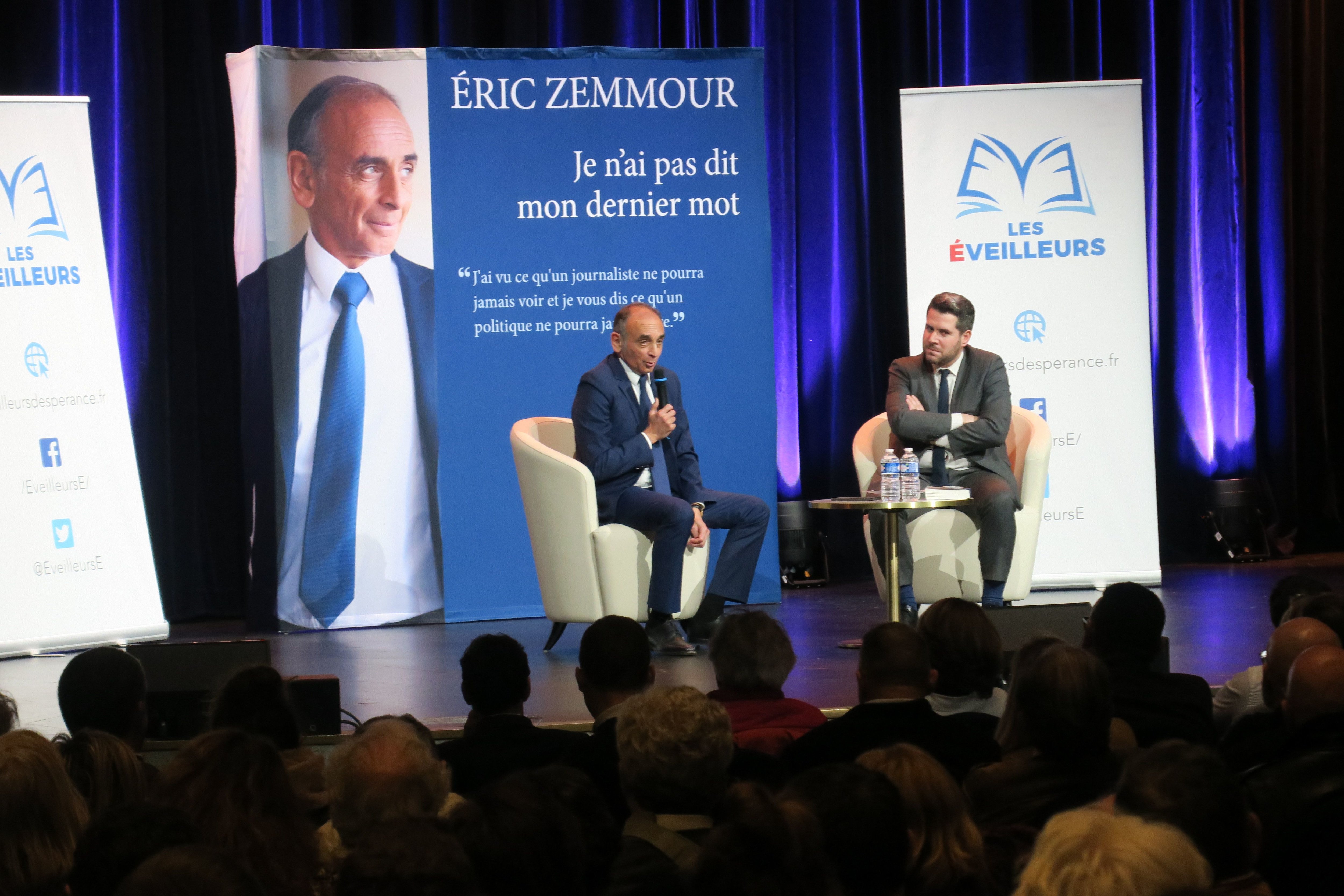 Versailles (Yvelines), vendredi 31 mars. 1000 personnes sont venues assister à la conférence d'Eric Zemmour, suivie d'une séance de dédicaces. LP/Julie Ménard