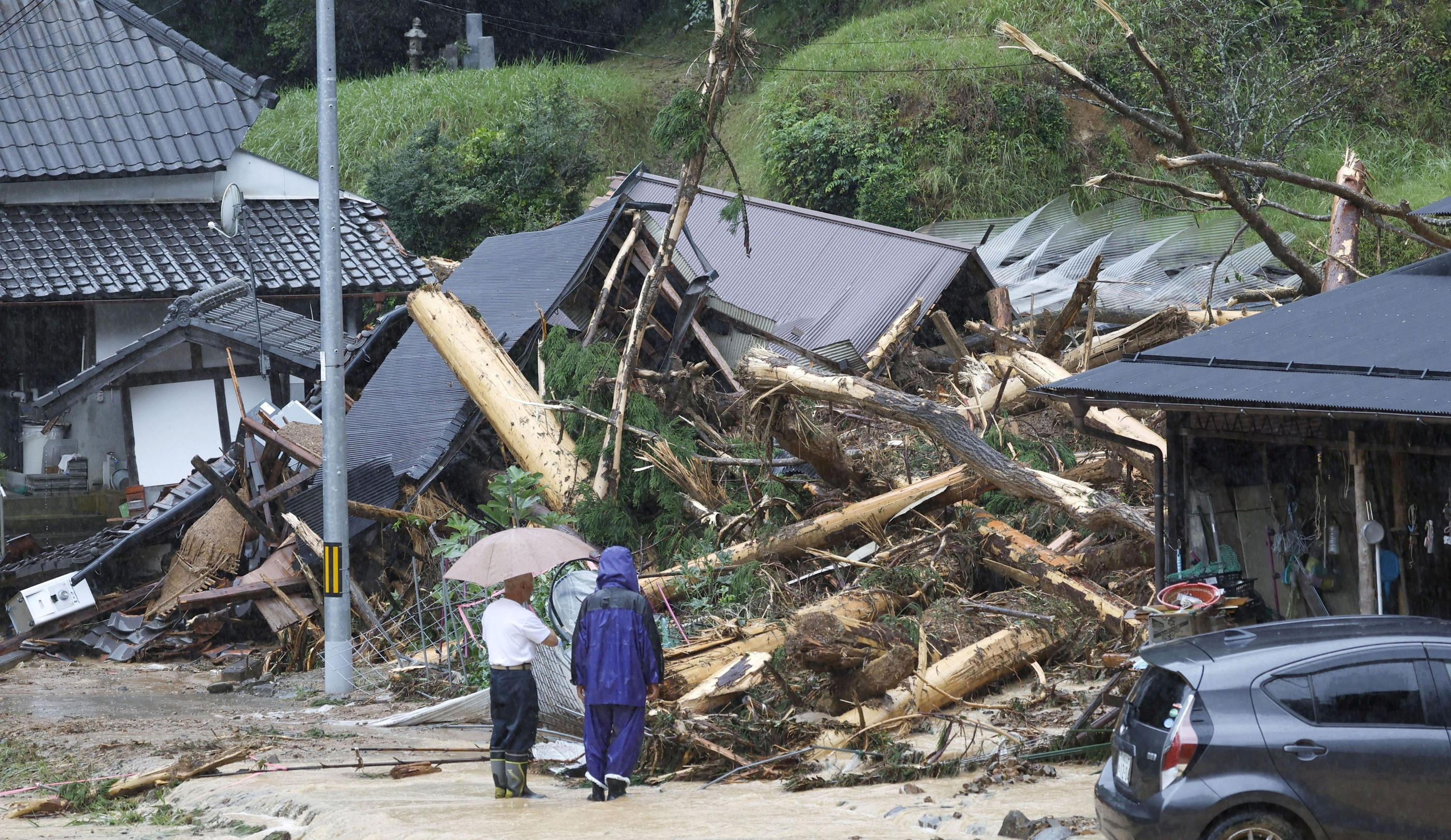 La tempête a déjà fait de nombreux dégâts en traversant le centre du Japon. REUTERS/Kyodo