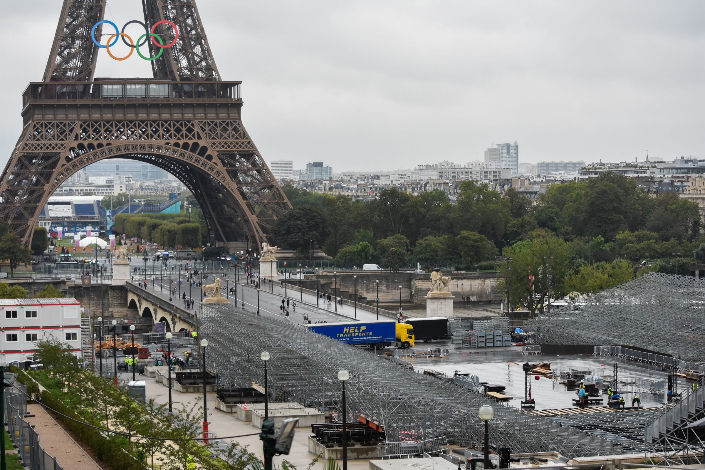 Les installations olympiques de Paris sont démontées depuis plusieurs jours, comme ici au Trocadéro. LP/Esther Favié