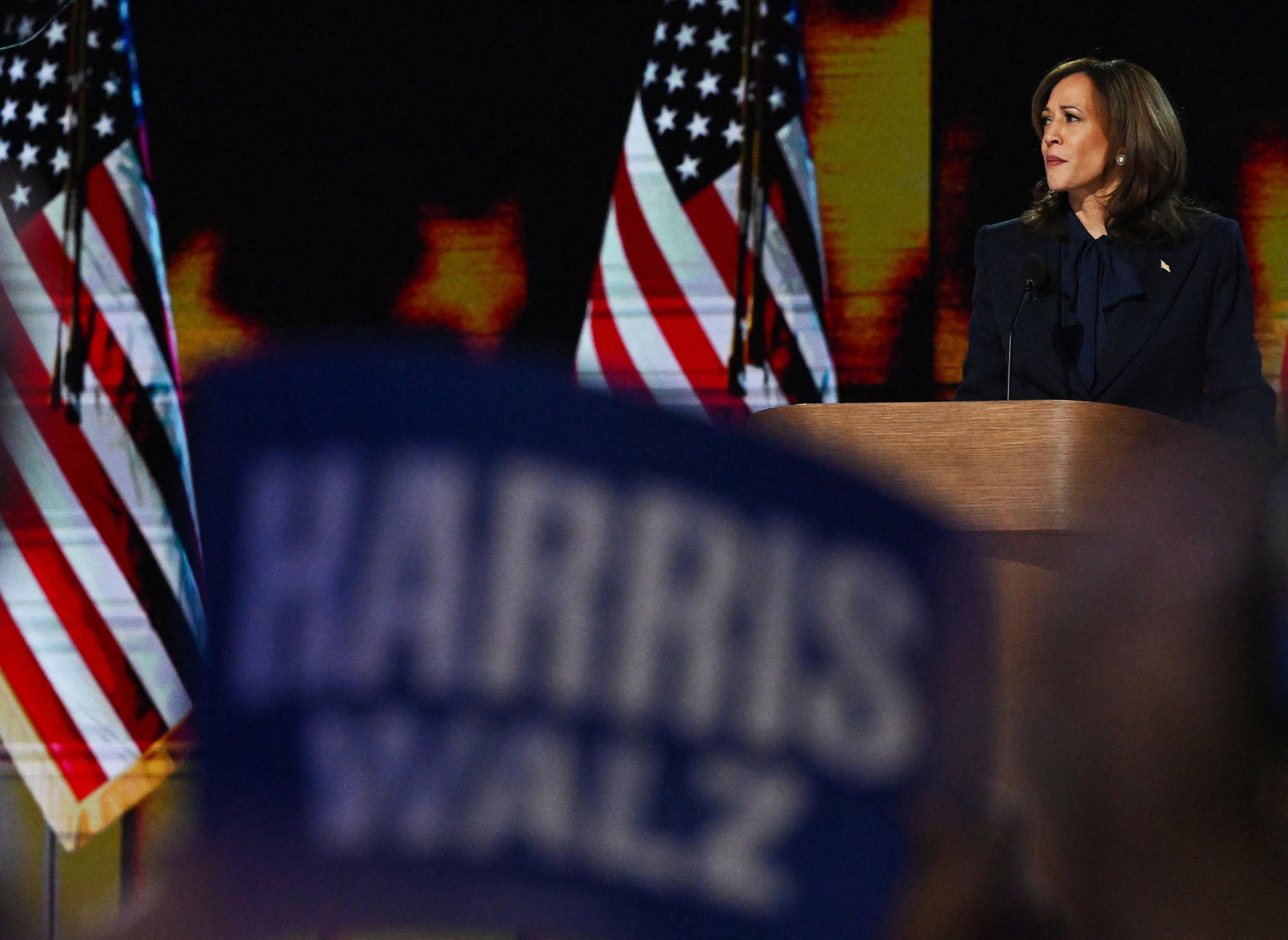 Investie candidate du parti démocrate à la présidentielle américaine, Kamala Harris doit désormais éviter un essoufflement de la dynamique autour de sa personne. Reuters/Callaghan O'hare